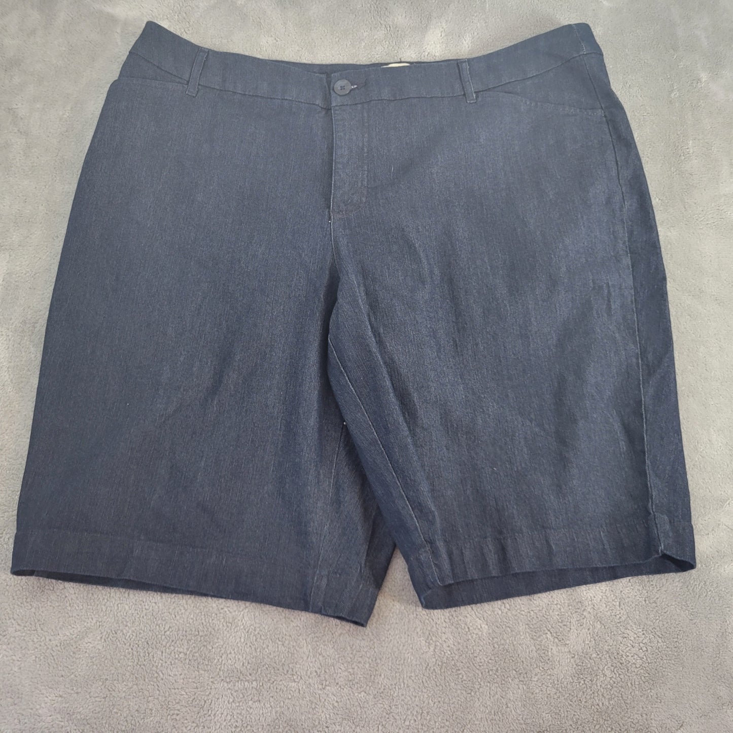 St John's Bay Womens 22W Bermuda Denim Shorts Dark Wash Blue Stretch SHO5E