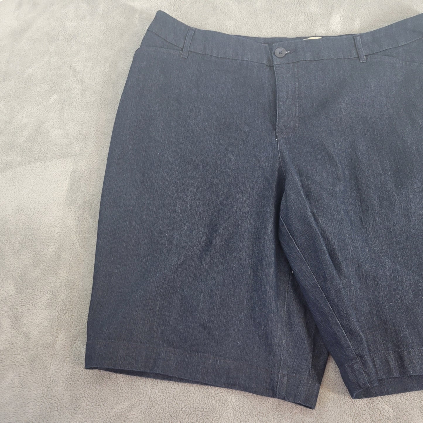 St John's Bay Womens 22W Bermuda Denim Shorts Dark Wash Blue Stretch SHO5E