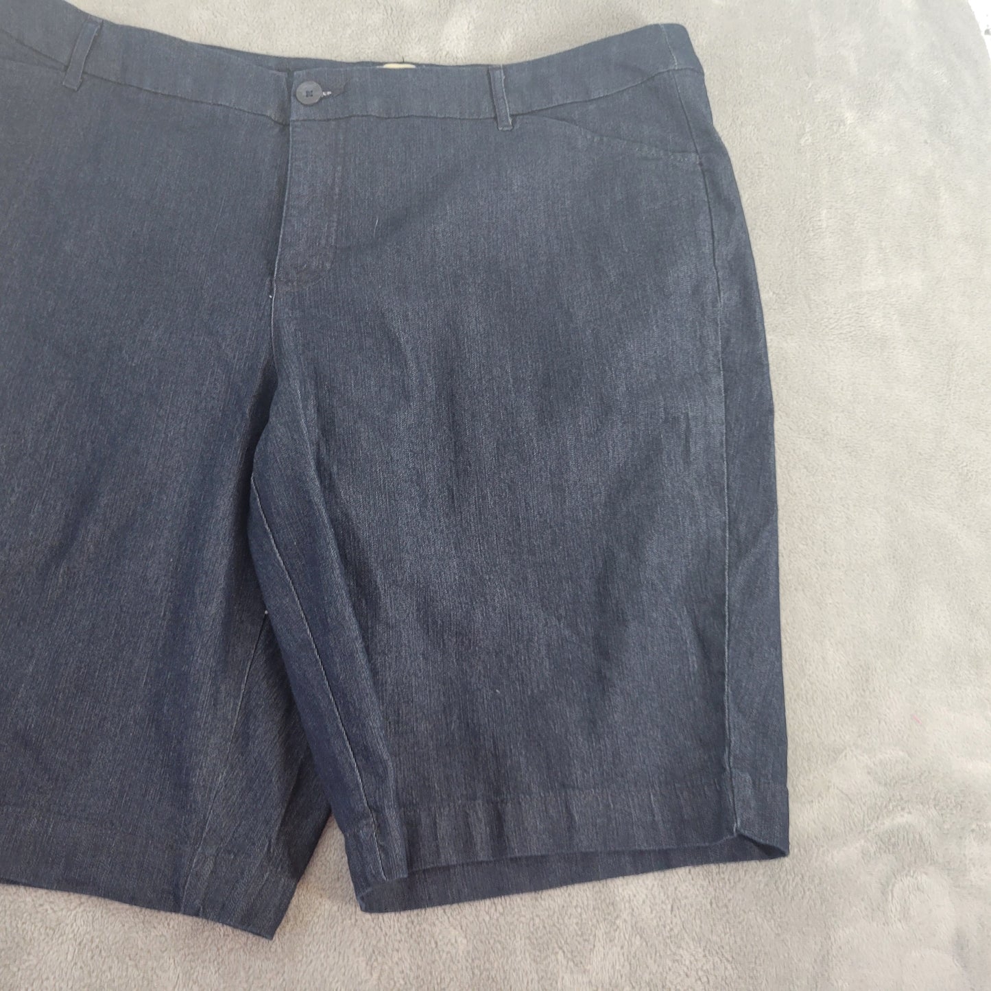 St John's Bay Womens 22W Bermuda Denim Shorts Dark Wash Blue Stretch SHO5E