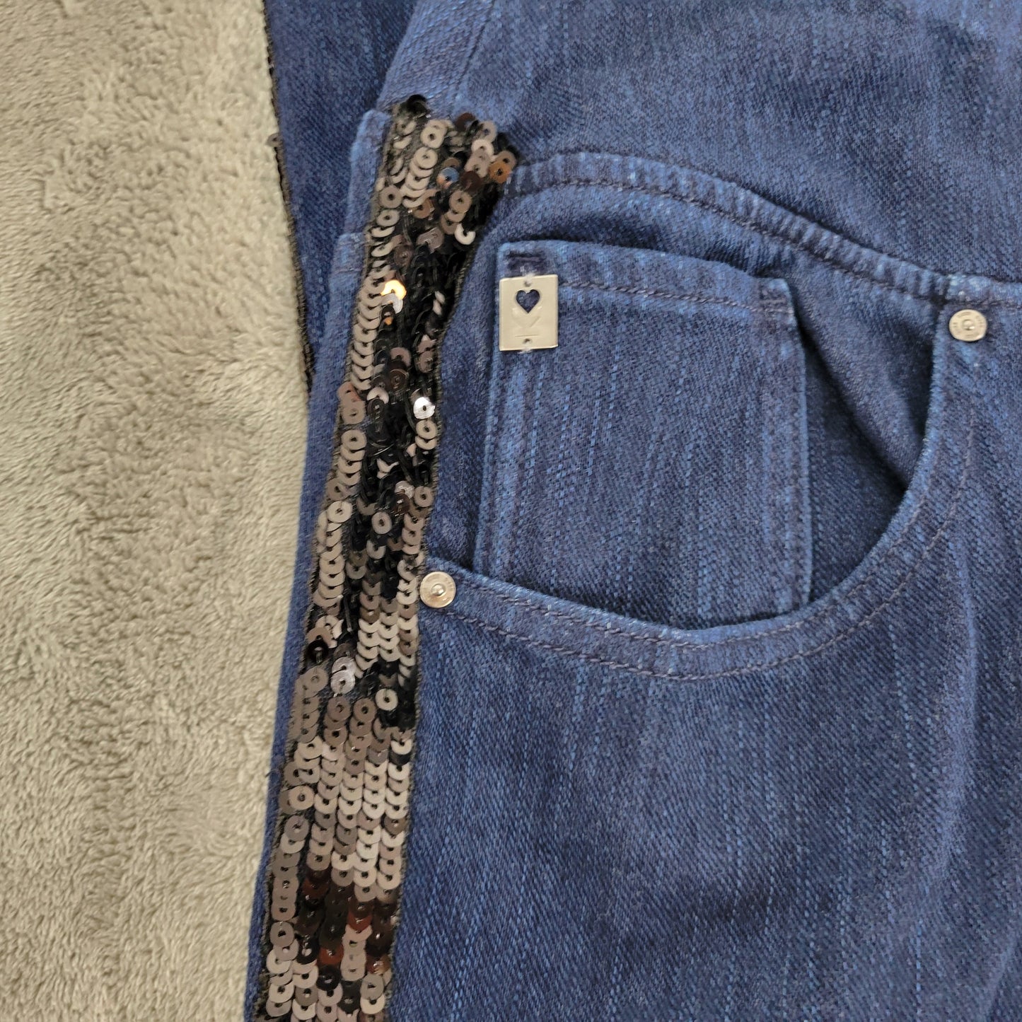 Belle Kim Gravel 28WP Jeans Womens Petite Capri Sequin Dark Wash Stretch CAP15E