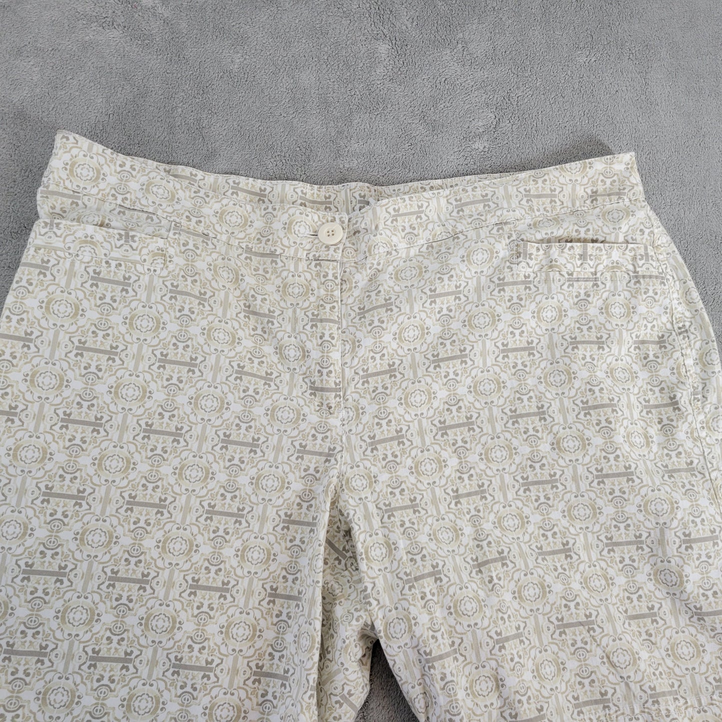 Coral Bay 18 Beige Gray Geometric Shorts Stretch Elastic Waist Chino GEO95E
