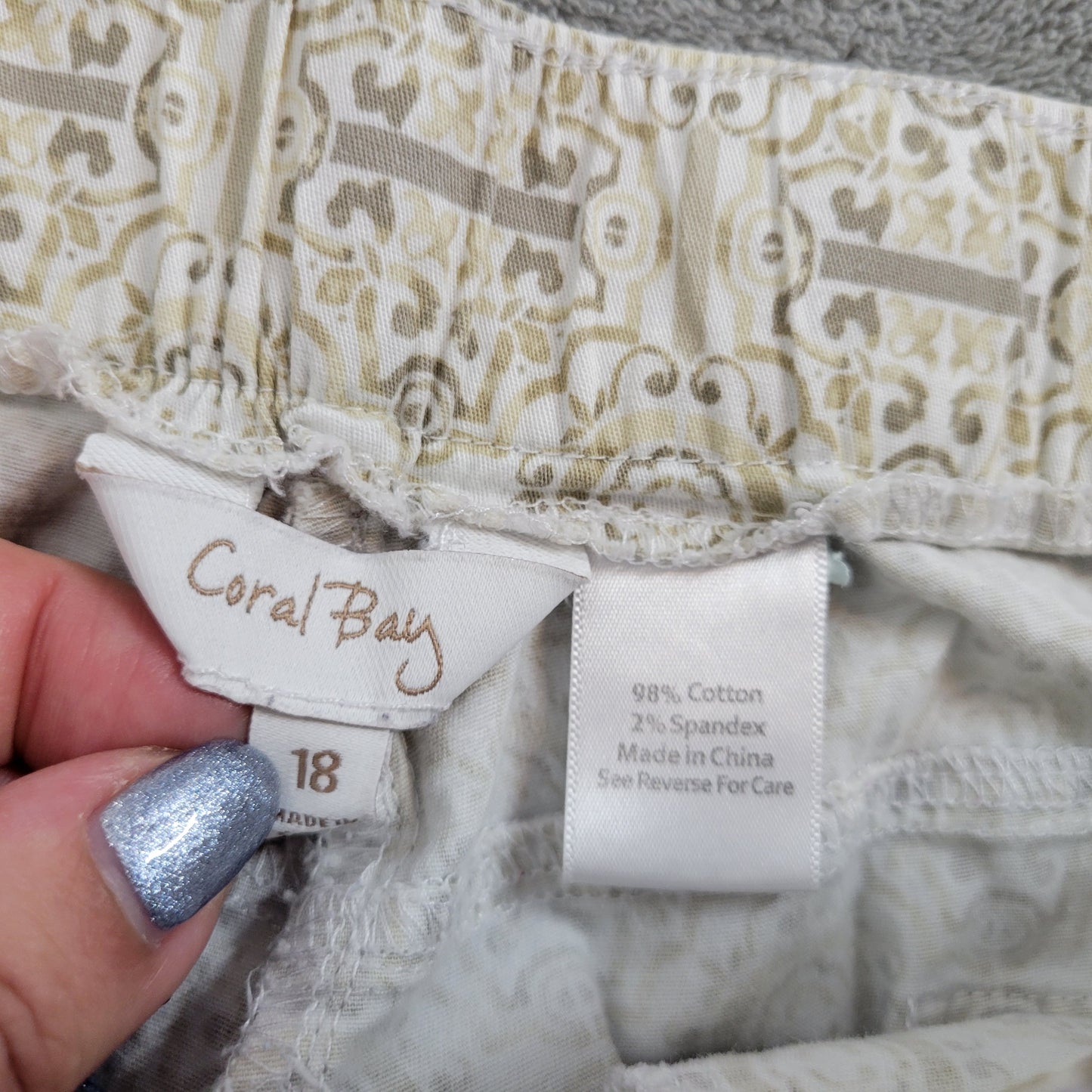 Coral Bay 18 Beige Gray Geometric Shorts Stretch Elastic Waist Chino GEO95E