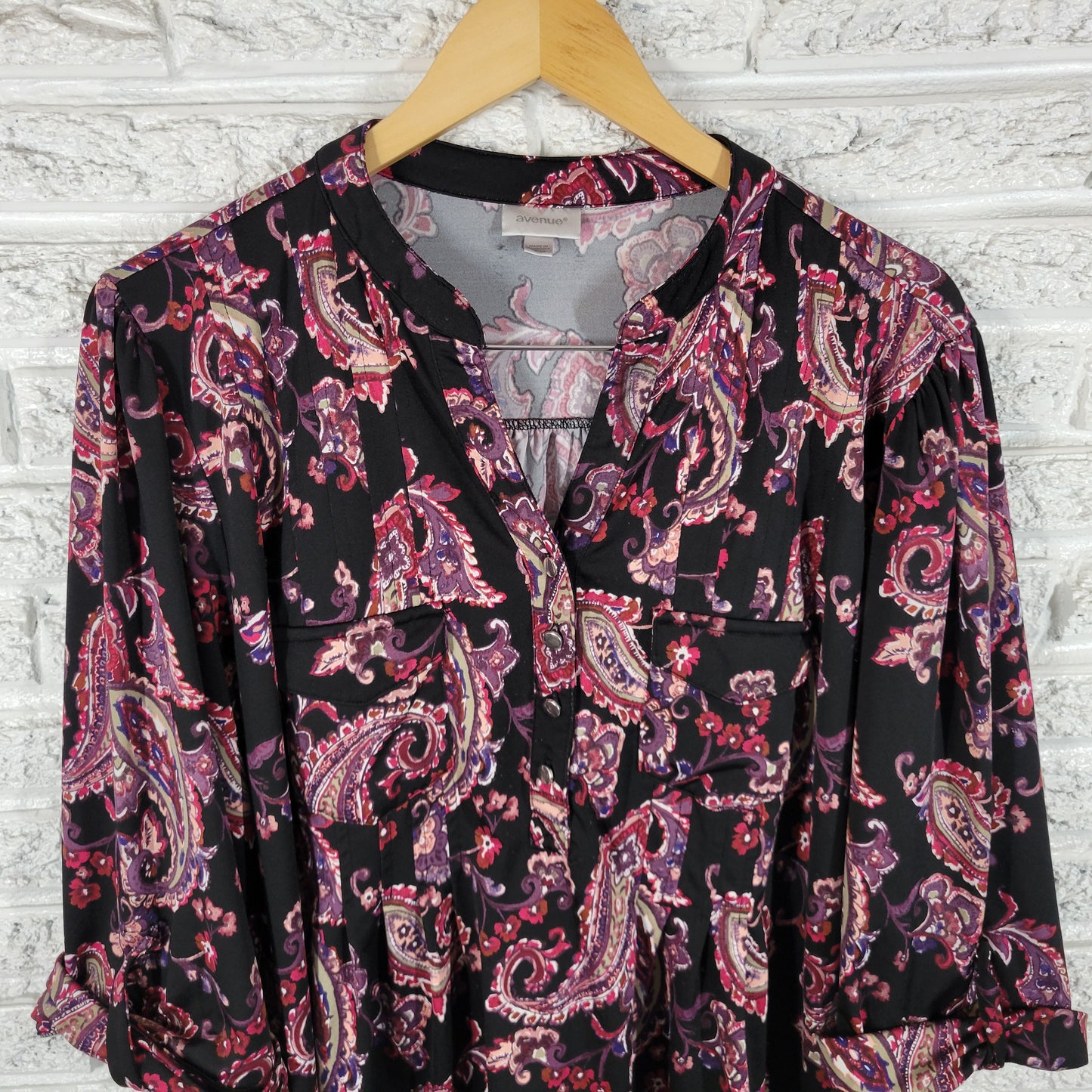Avenue 18/20 Black Purple Paisley Roll Tab V-Neck Top Button Shirt PAI17E