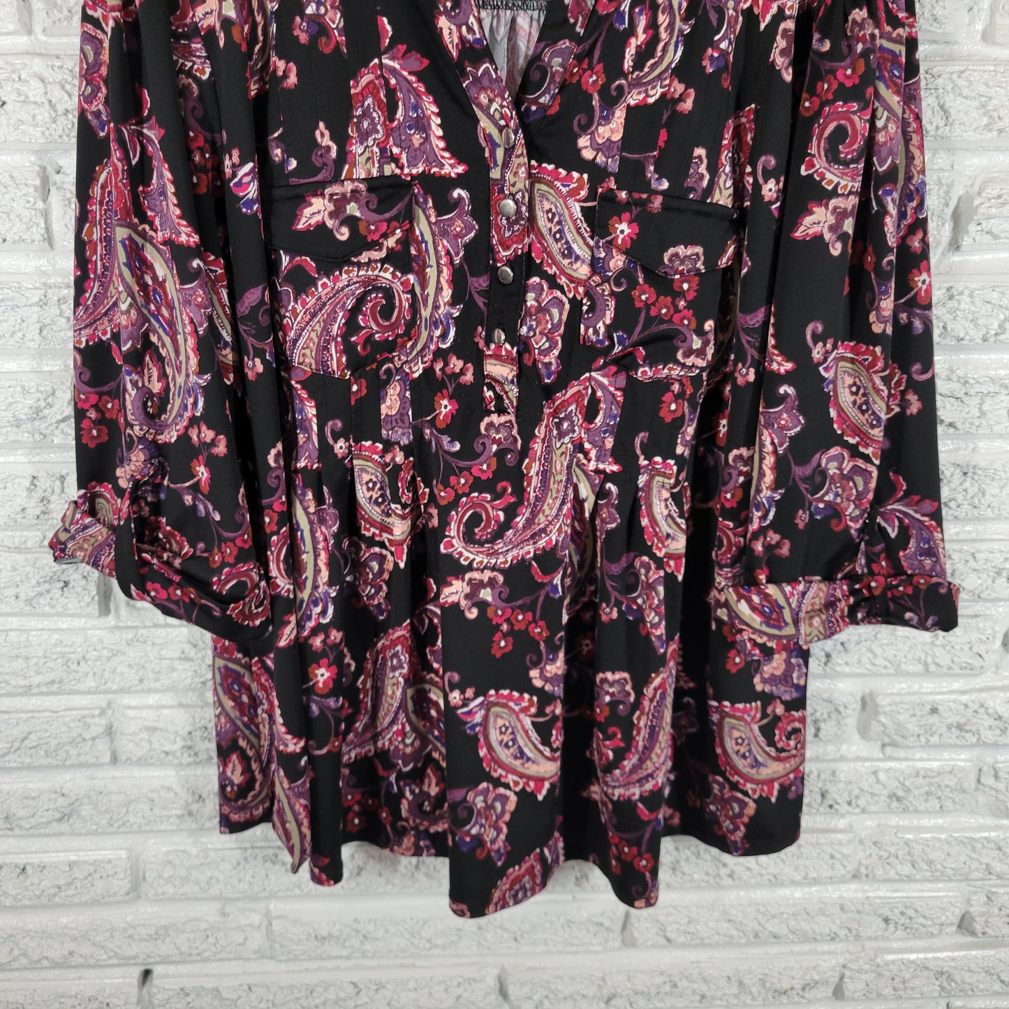 Avenue 18/20 Black Purple Paisley Roll Tab V-Neck Top Button Shirt PAI17E