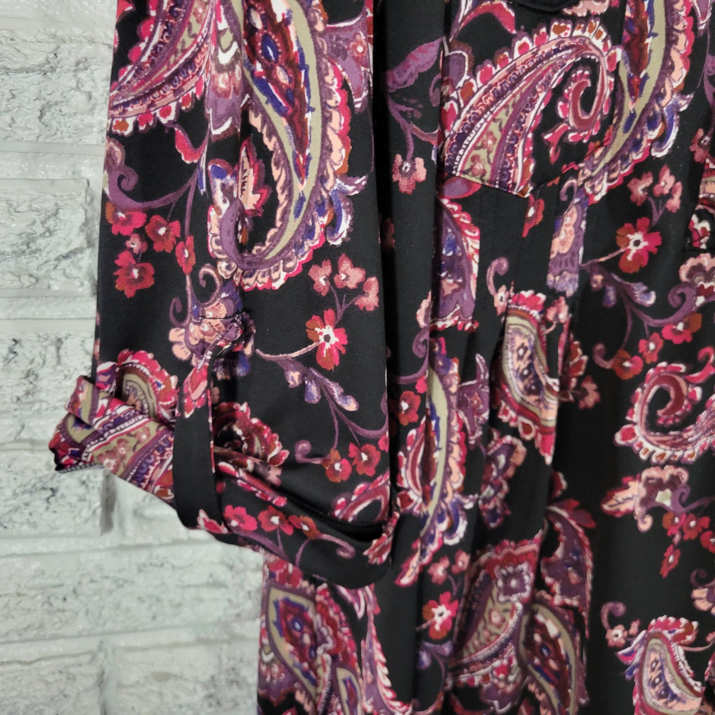 Avenue 18/20 Black Purple Paisley Roll Tab V-Neck Top Button Shirt PAI17E