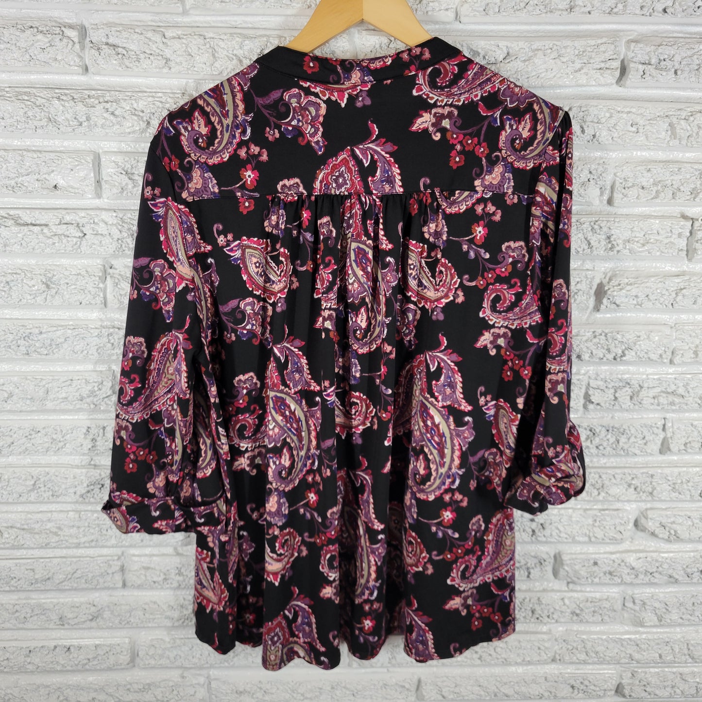 Avenue 18/20 Black Purple Paisley Roll Tab V-Neck Top Button Shirt PAI17E