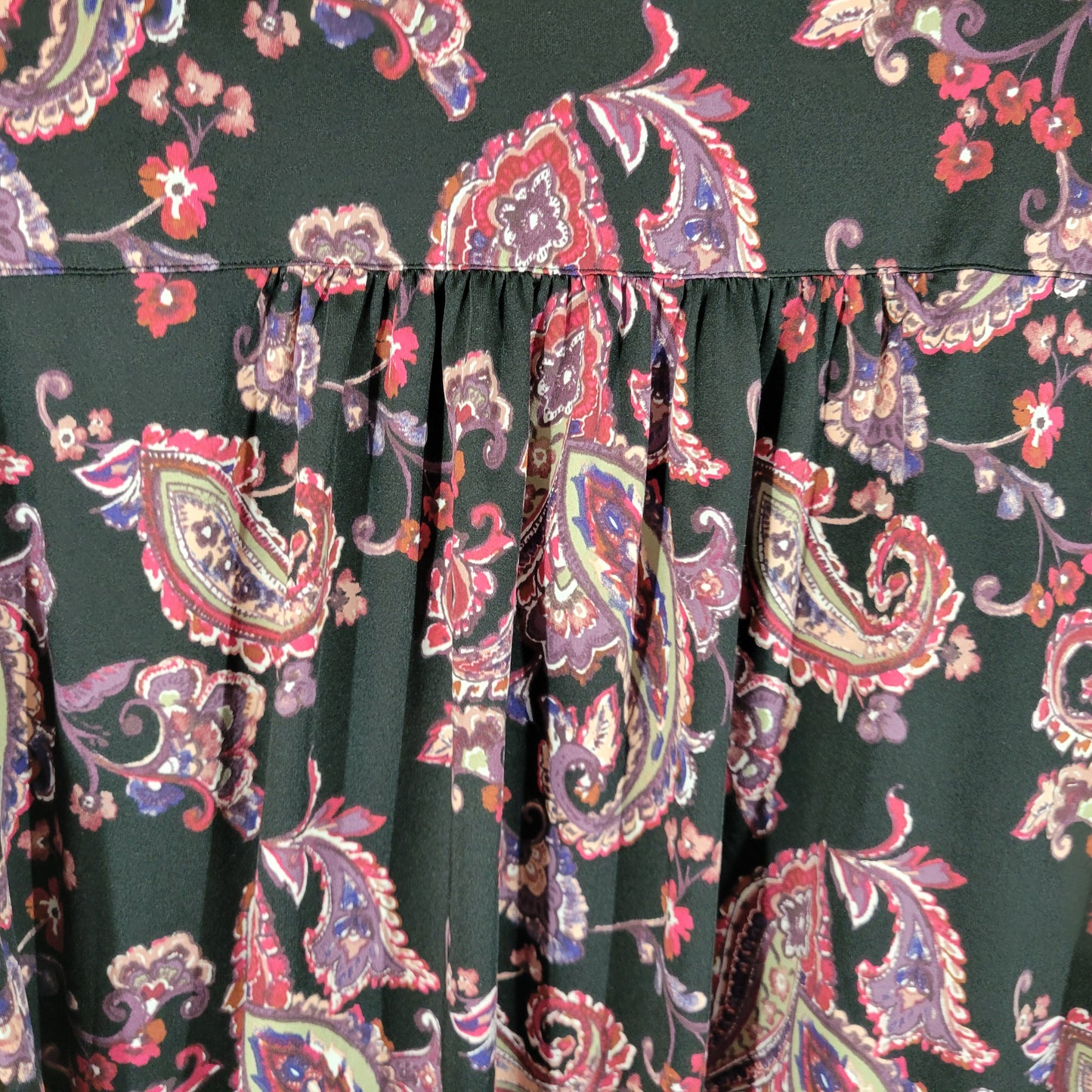 Avenue 18/20 Black Purple Paisley Roll Tab V-Neck Top Button Shirt PAI17E