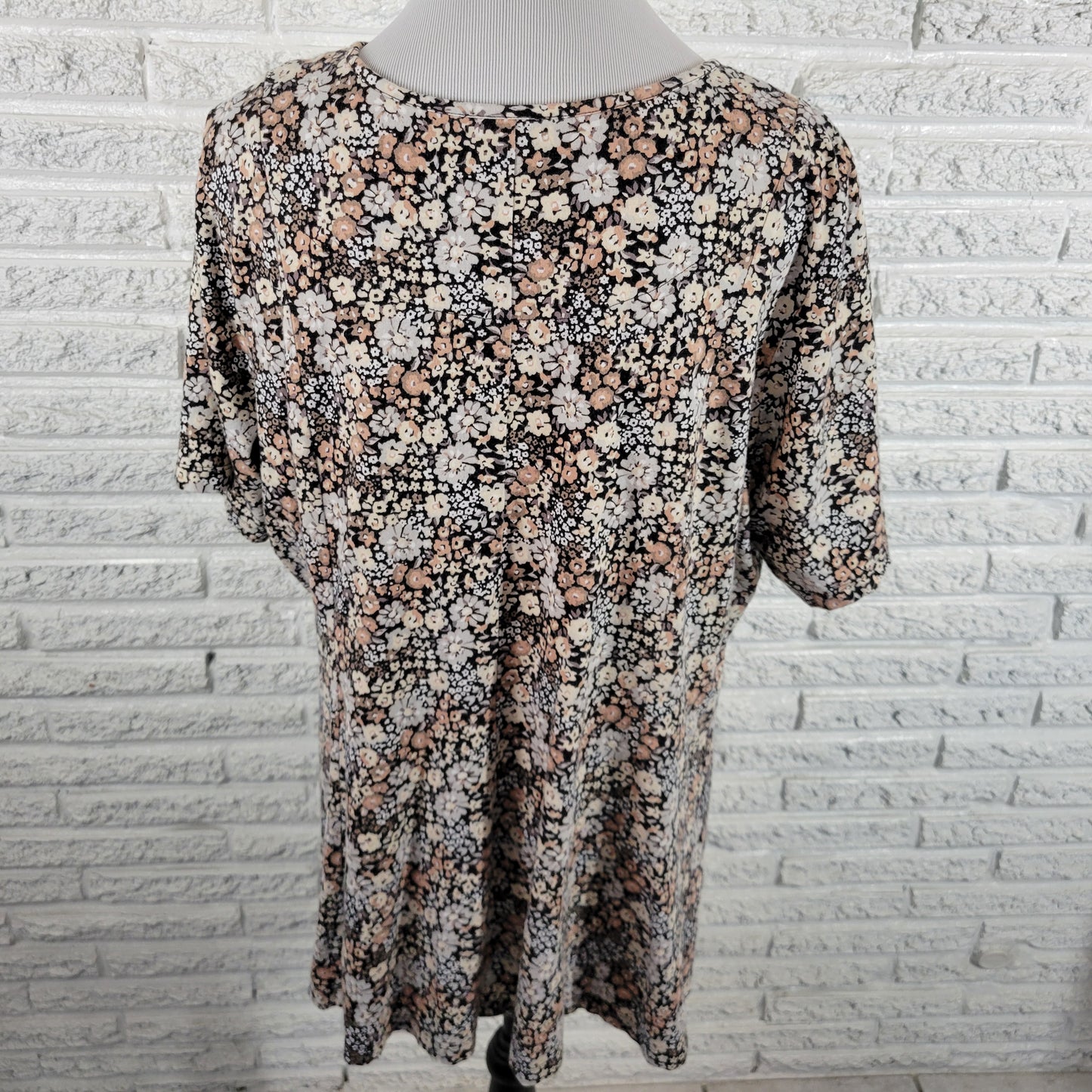 Denim & Co 1X Multicolor Floral Tunic Top Short Sleeve Round Neck Blouse FLO214E