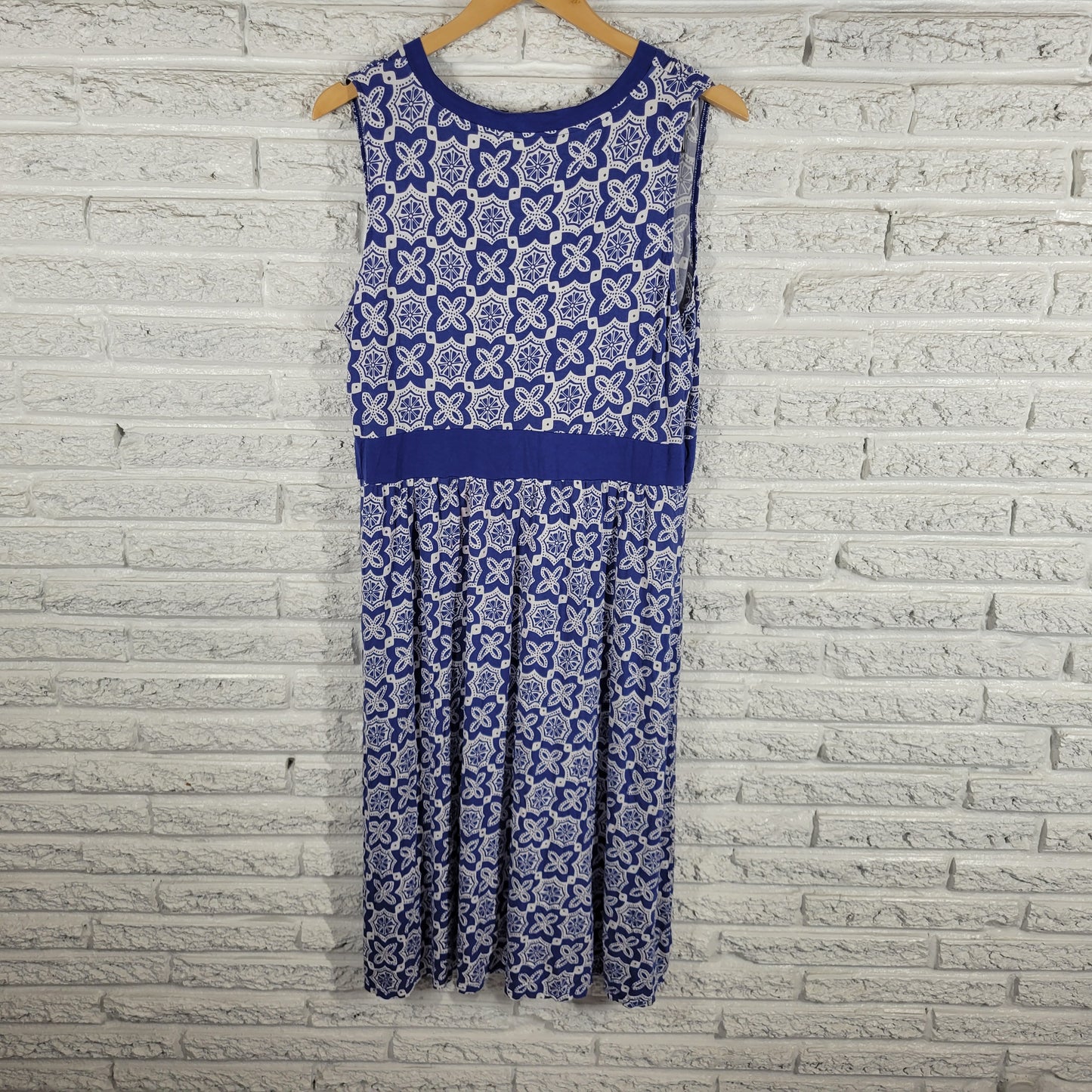 LL Bean Womens Blue White Geometric Sheath Dress XL Sleeveless V-Neck GEO107XE