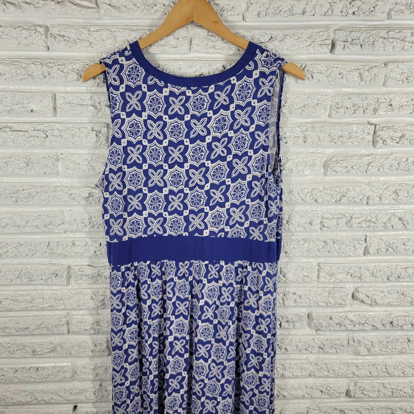 LL Bean Womens Blue White Geometric Sheath Dress XL Sleeveless V-Neck GEO107XE