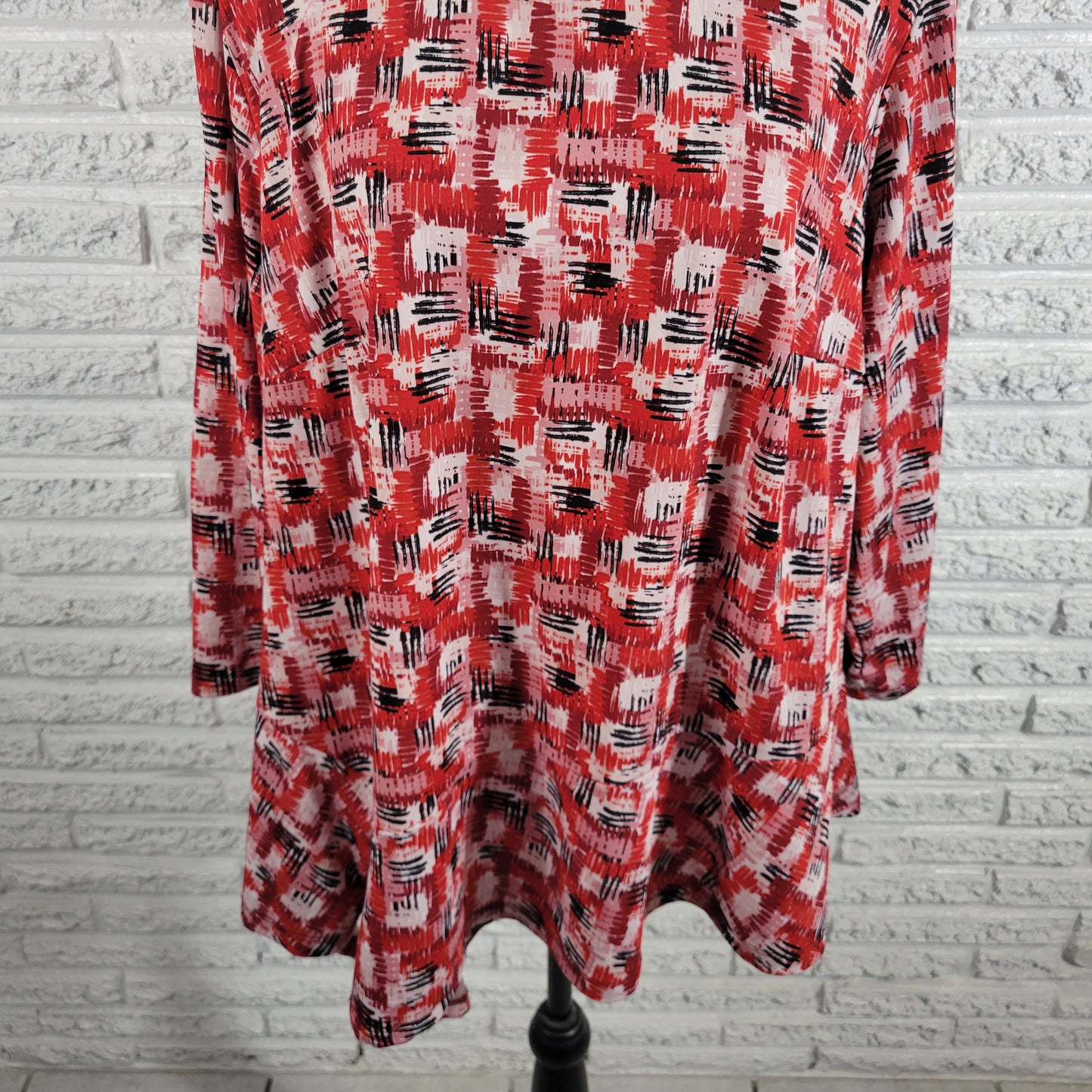 Zac & Rachel Women 2X Red Black Geometric Handkerchief Hem Blouse GEO150XE