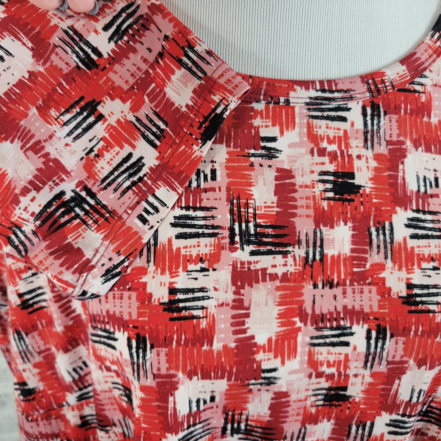 Zac & Rachel Women 2X Red Black Geometric Handkerchief Hem Blouse GEO150XE