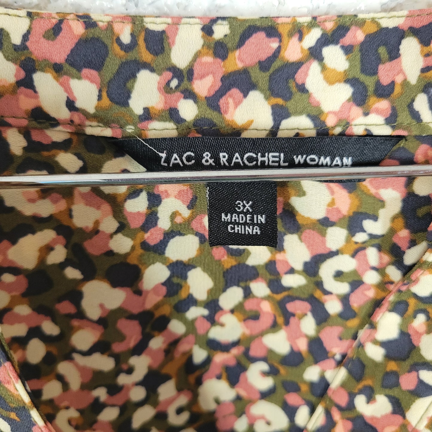 Zac & Rachel Plus 3X Top Womens Blouse V Neck Roll Tab Sleeve Button Up WAT67E