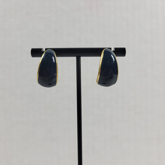 Vintage Gold Tone Black Enamel Omega Back Pierced Chunky Earrings E142E