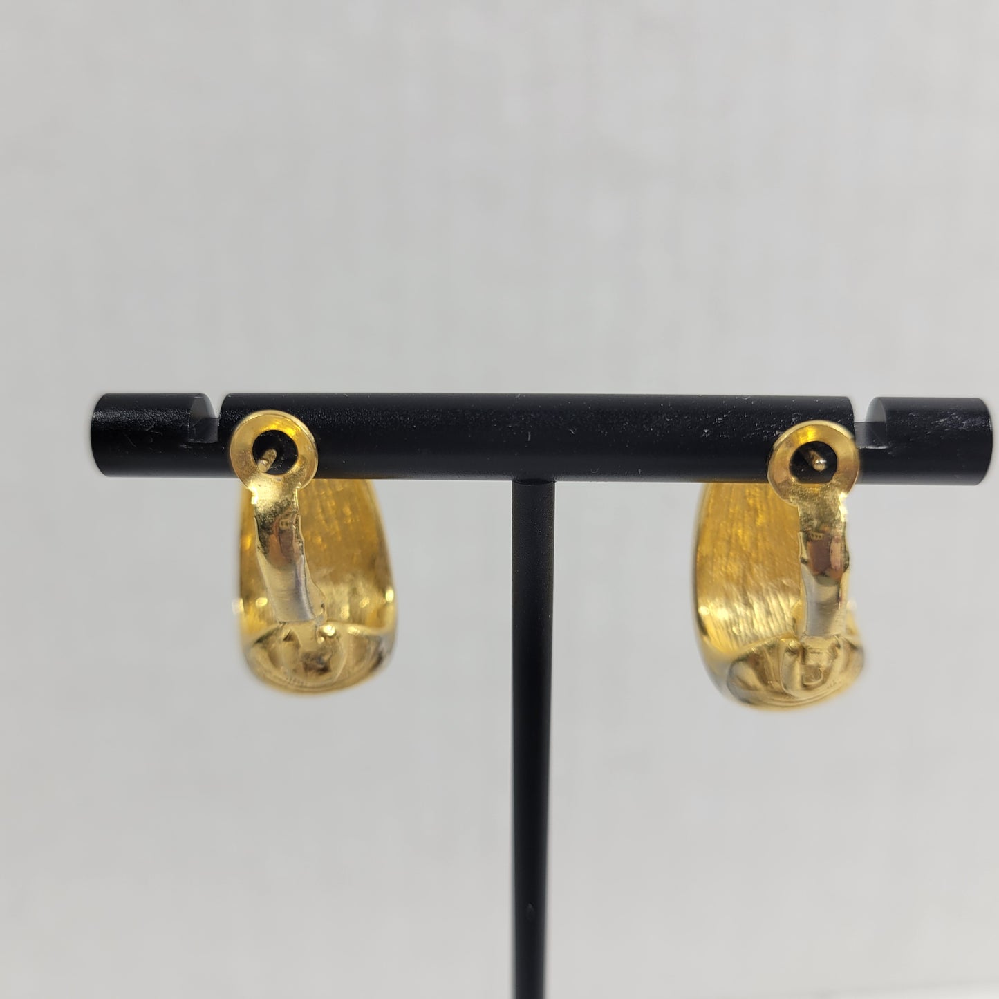 Vintage Gold Tone Black Enamel Omega Back Pierced Chunky Earrings E142E