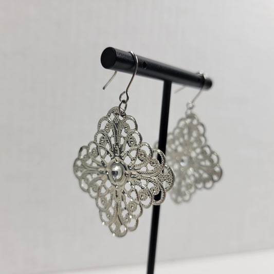 Vintage Silver Tone Filigree Drop Earrings Openwork Rhinestone Diamond E136E