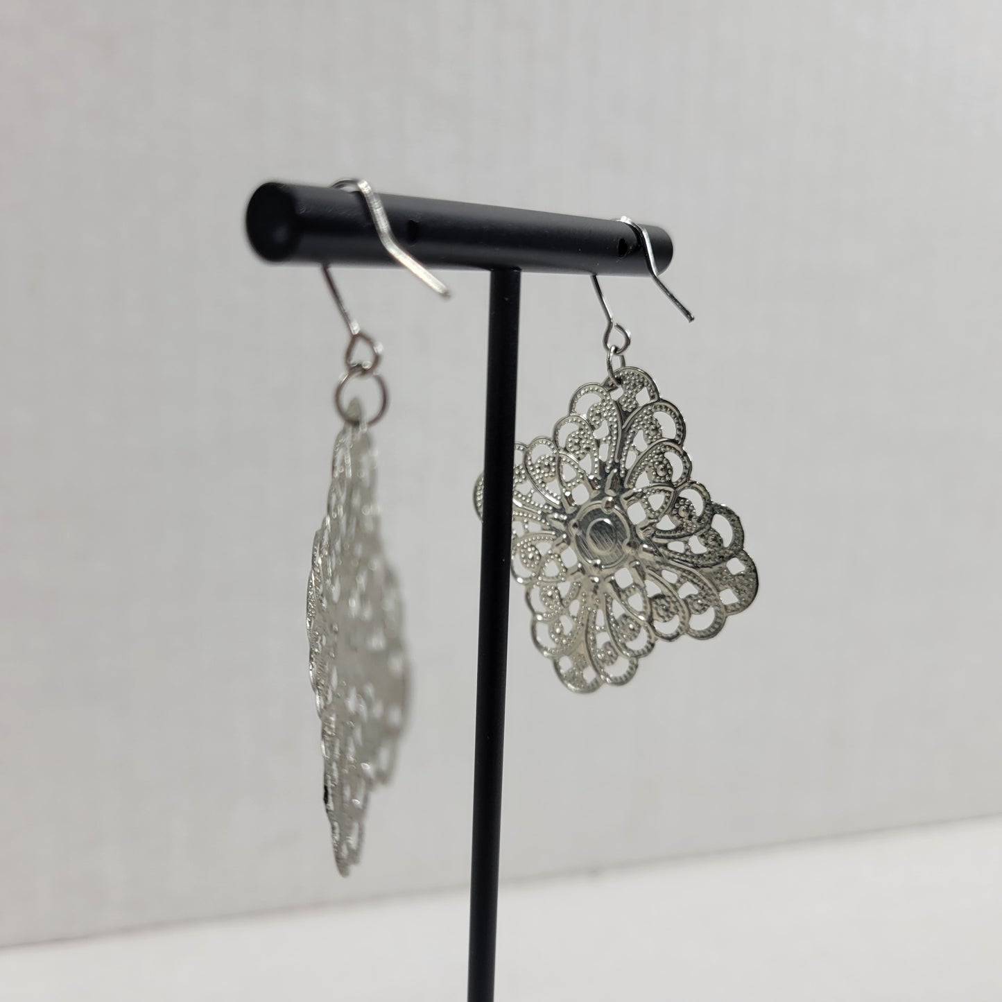 Vintage Silver Tone Filigree Drop Earrings Openwork Rhinestone Diamond E136E