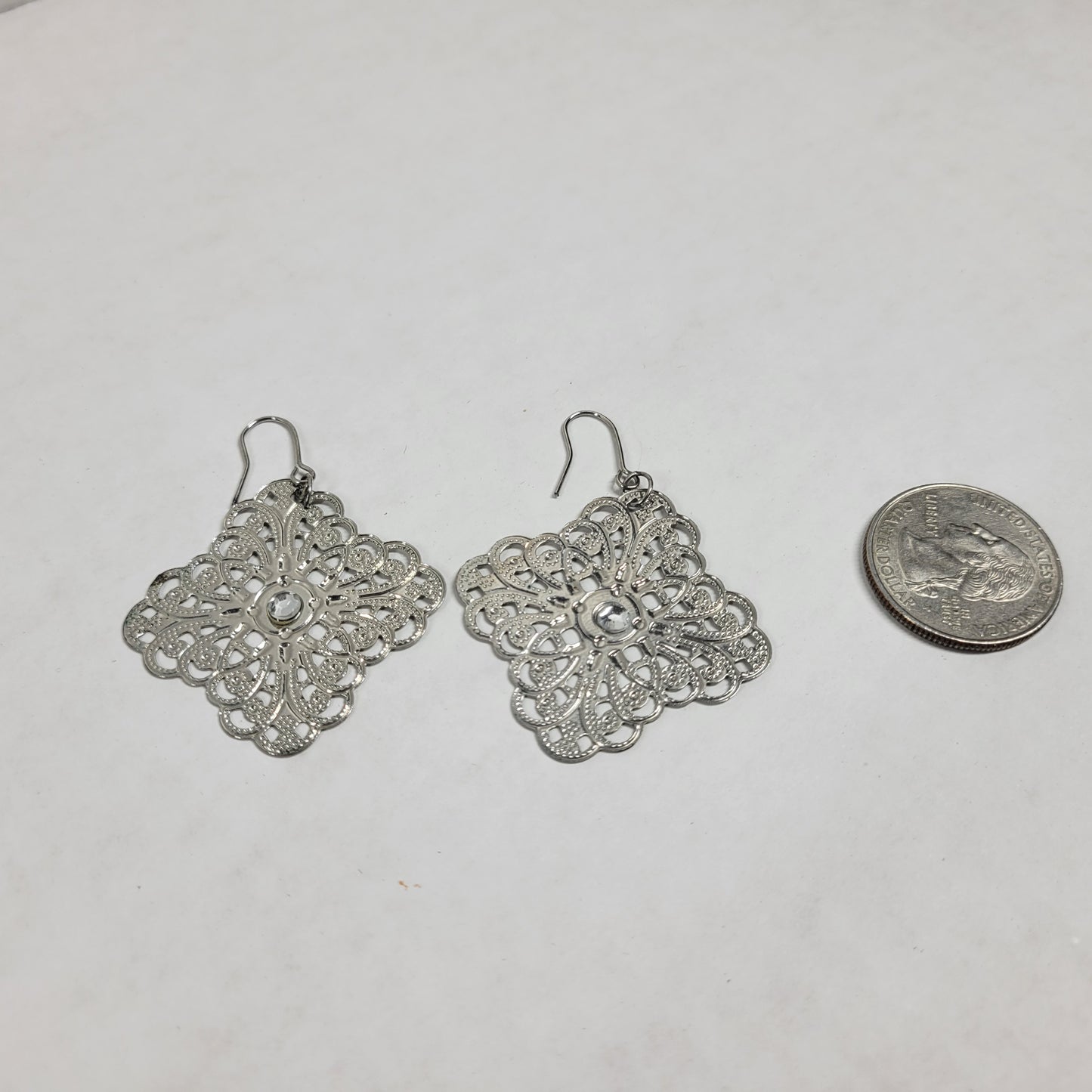 Vintage Silver Tone Filigree Drop Earrings Openwork Rhinestone Diamond E136E