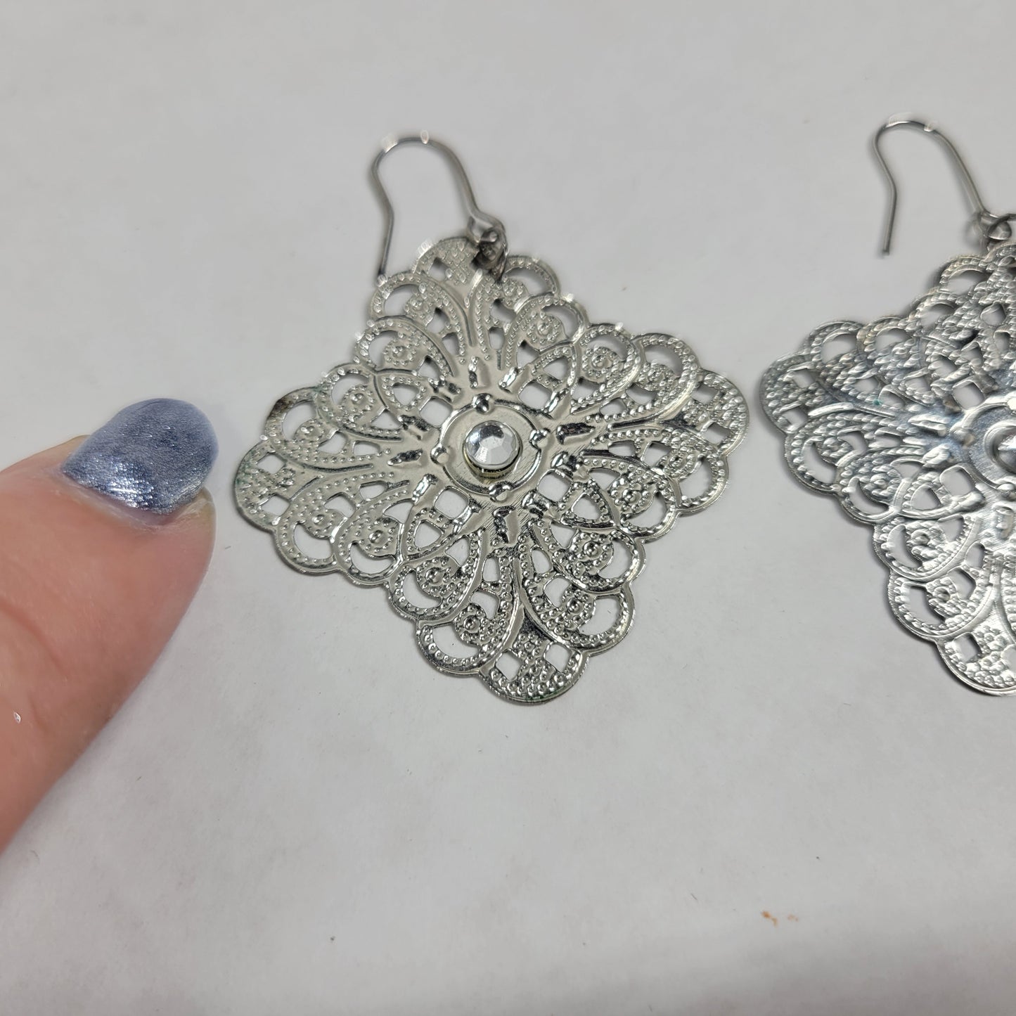 Vintage Silver Tone Filigree Drop Earrings Openwork Rhinestone Diamond E136E