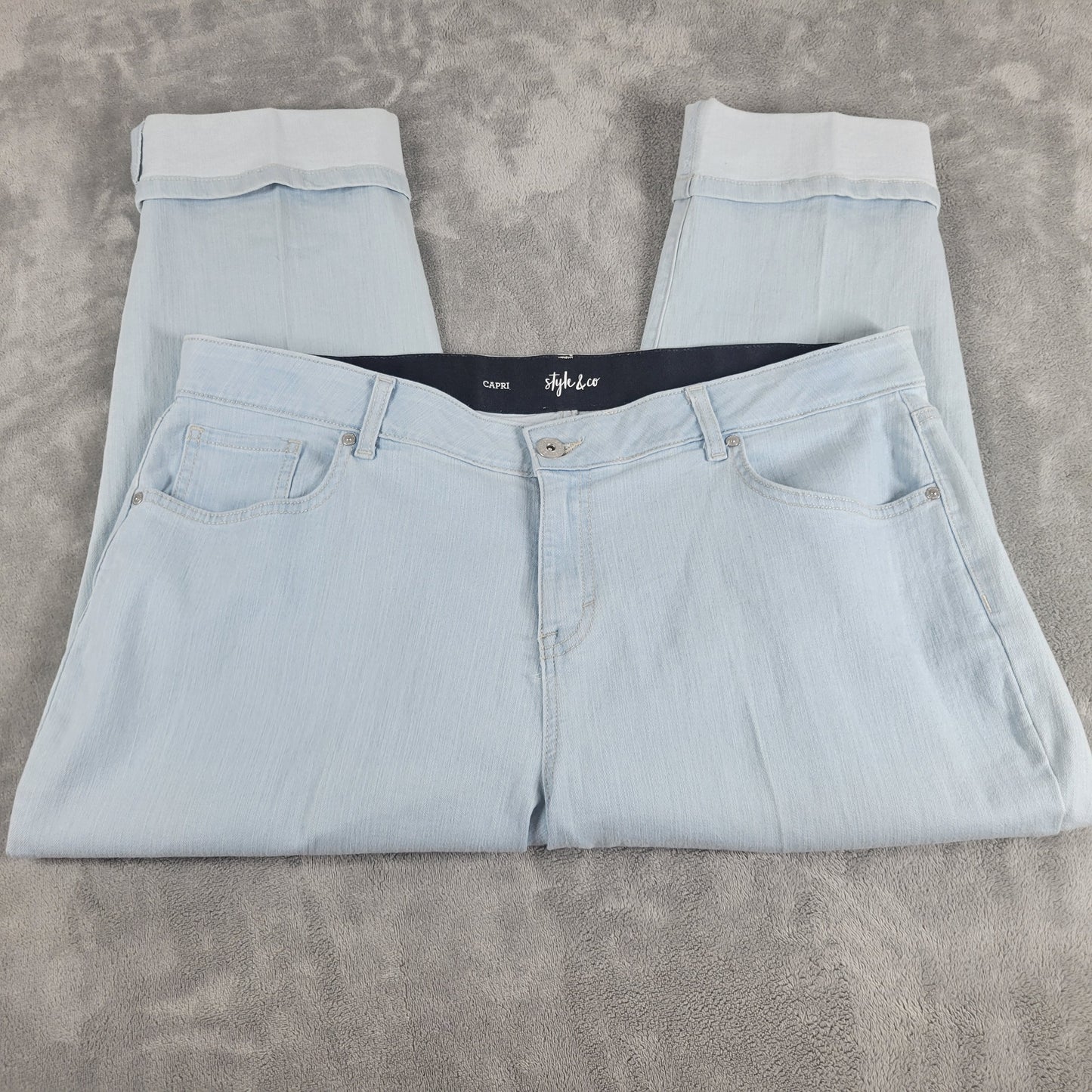 Style Co Womens Light Wash Denim Capris 18W 40 Waist Stretch Cuffed Jeans CAP35E