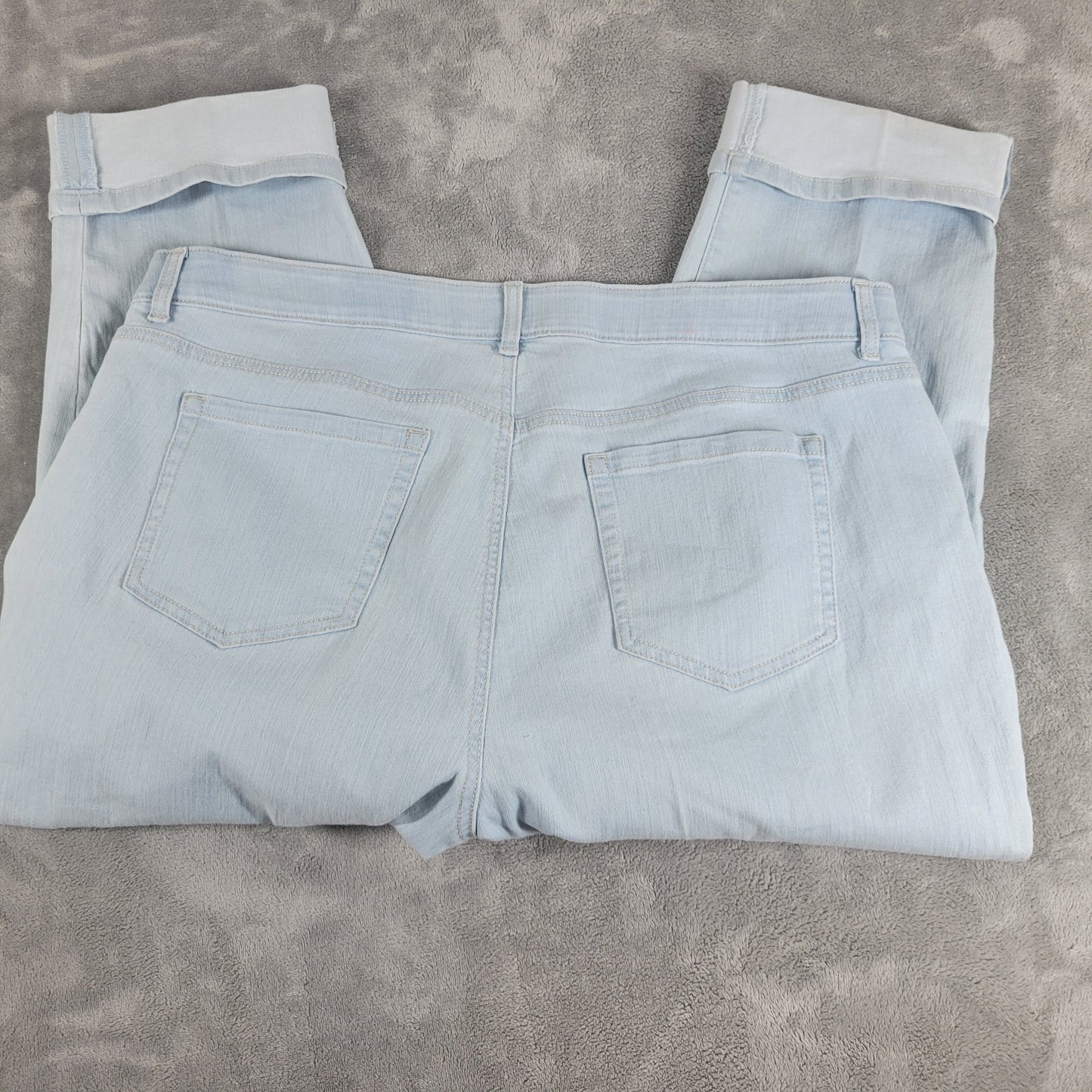 Style Co Womens Light Wash Denim Capris 18W 40 Waist Stretch Cuffed Jeans CAP35E