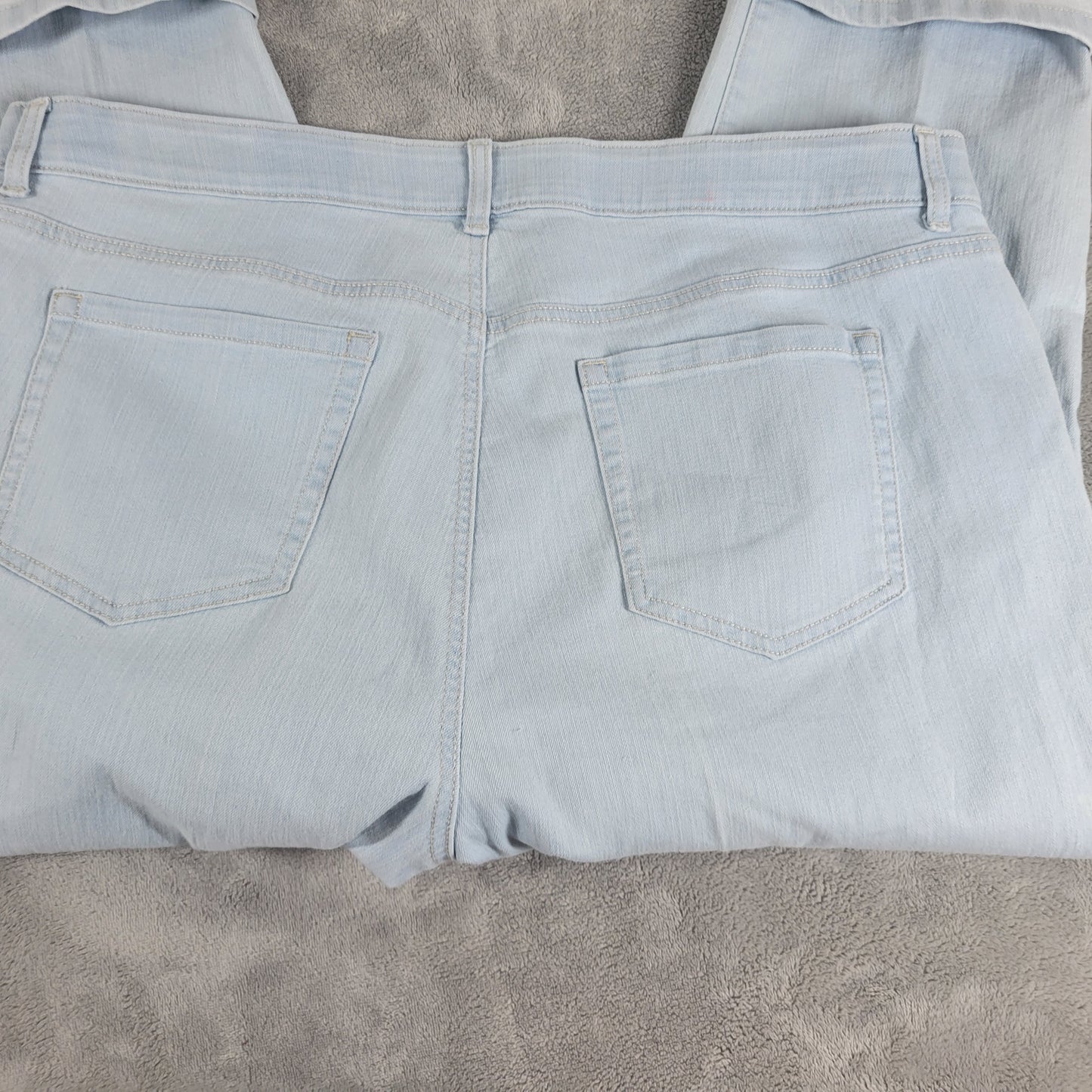Style Co Womens Light Wash Denim Capris 18W 40 Waist Stretch Cuffed Jeans CAP35E