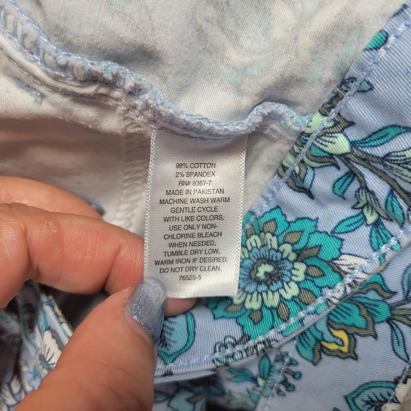 St. John's Bay 18 Shorts Blue Floral Elastic Waist Cotton Blend Pockets FLO121XE