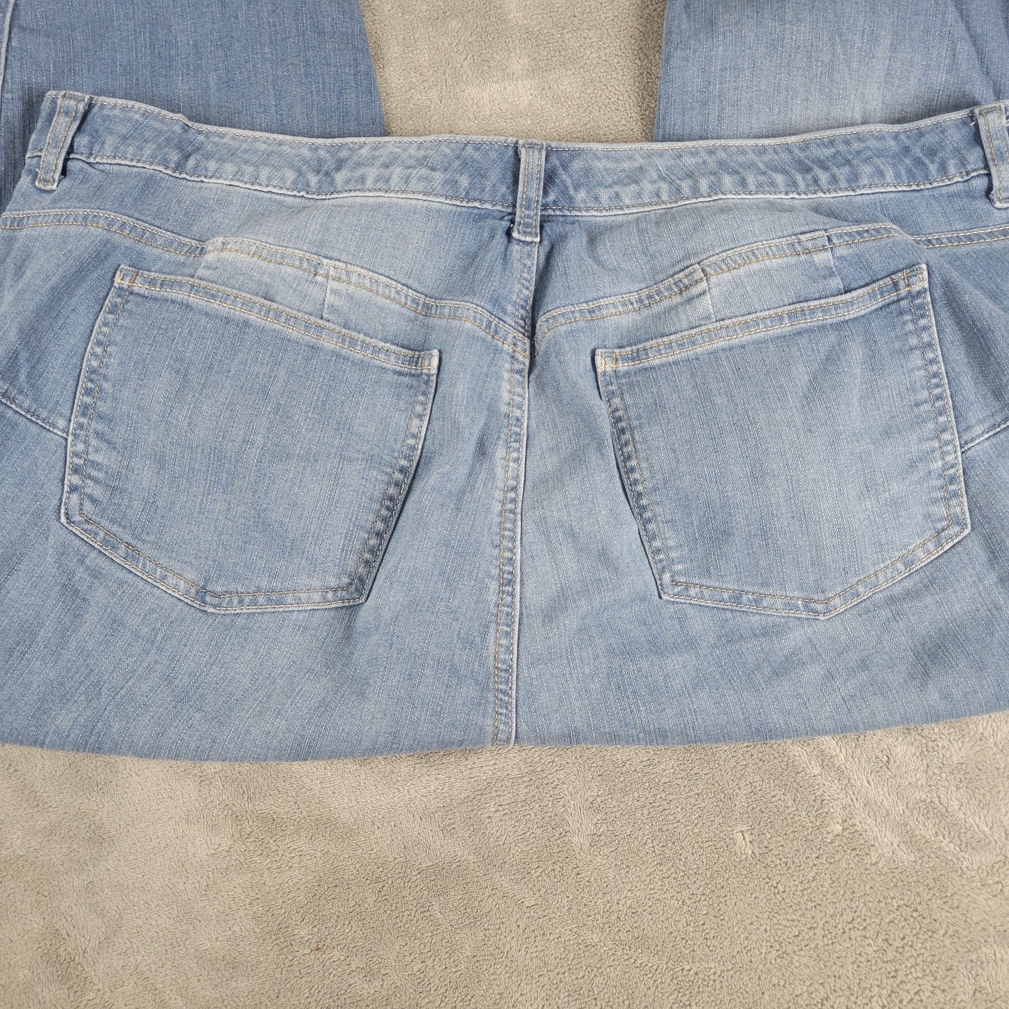 Torrid 22S Bombshell Skinny Capri Jeans Medium Wash Distressed Blue CAP9E