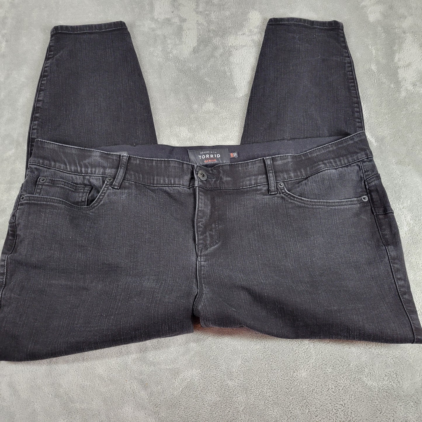 Torrid Black Skinny Cropped Jeans Size 24 Plus Bombshell Elastic Waist SKI27E