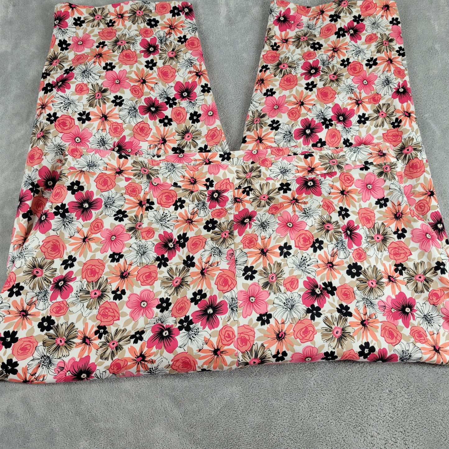 New York Clothing Co Floral Capri Pants Size 22W Black Pink Slit FLO233E