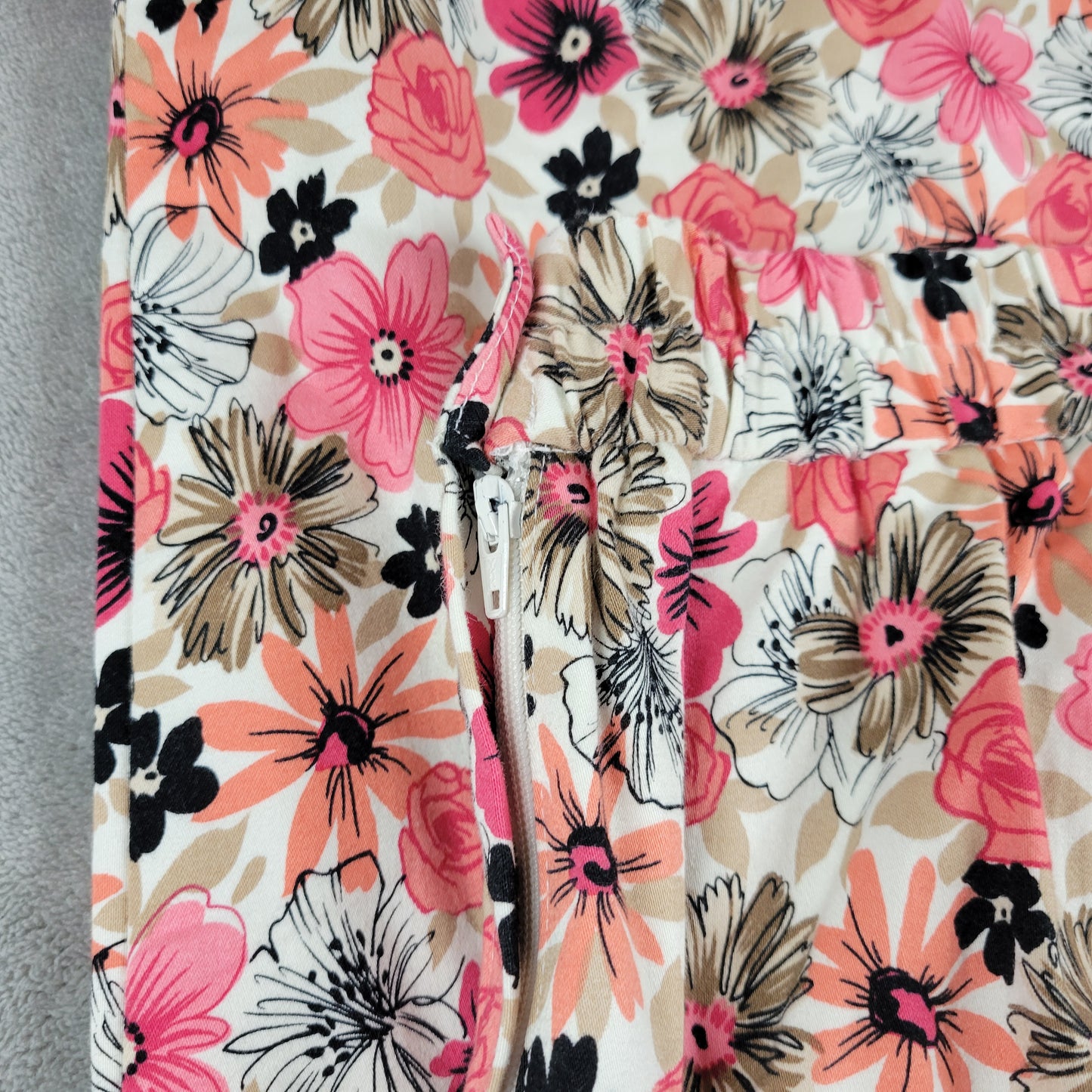 New York Clothing Co Floral Capri Pants Size 22W Black Pink Slit FLO233E