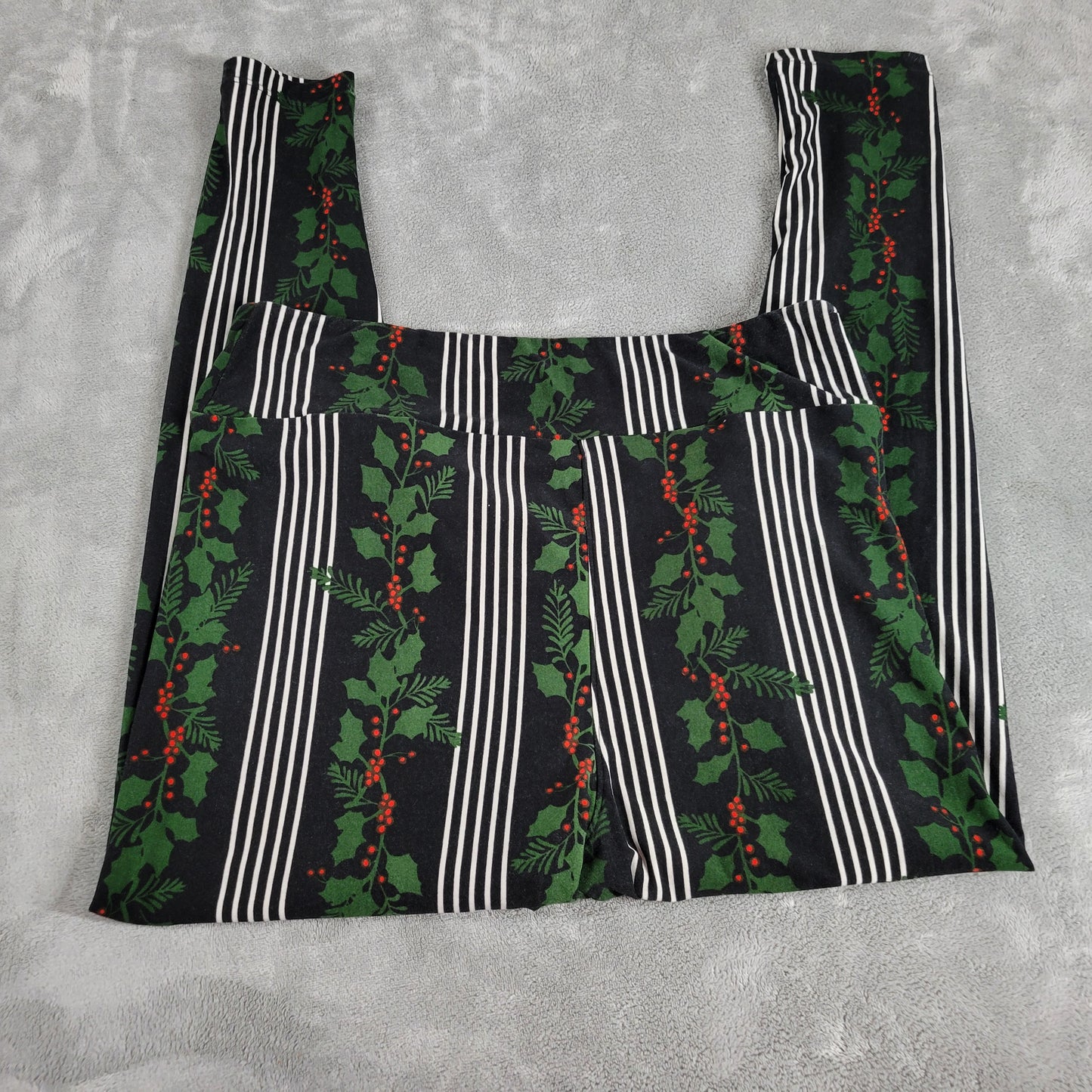 LuLaRoe Christmas Leggings Womens TC2 Holly Berry Stripes Black Green FLO227E