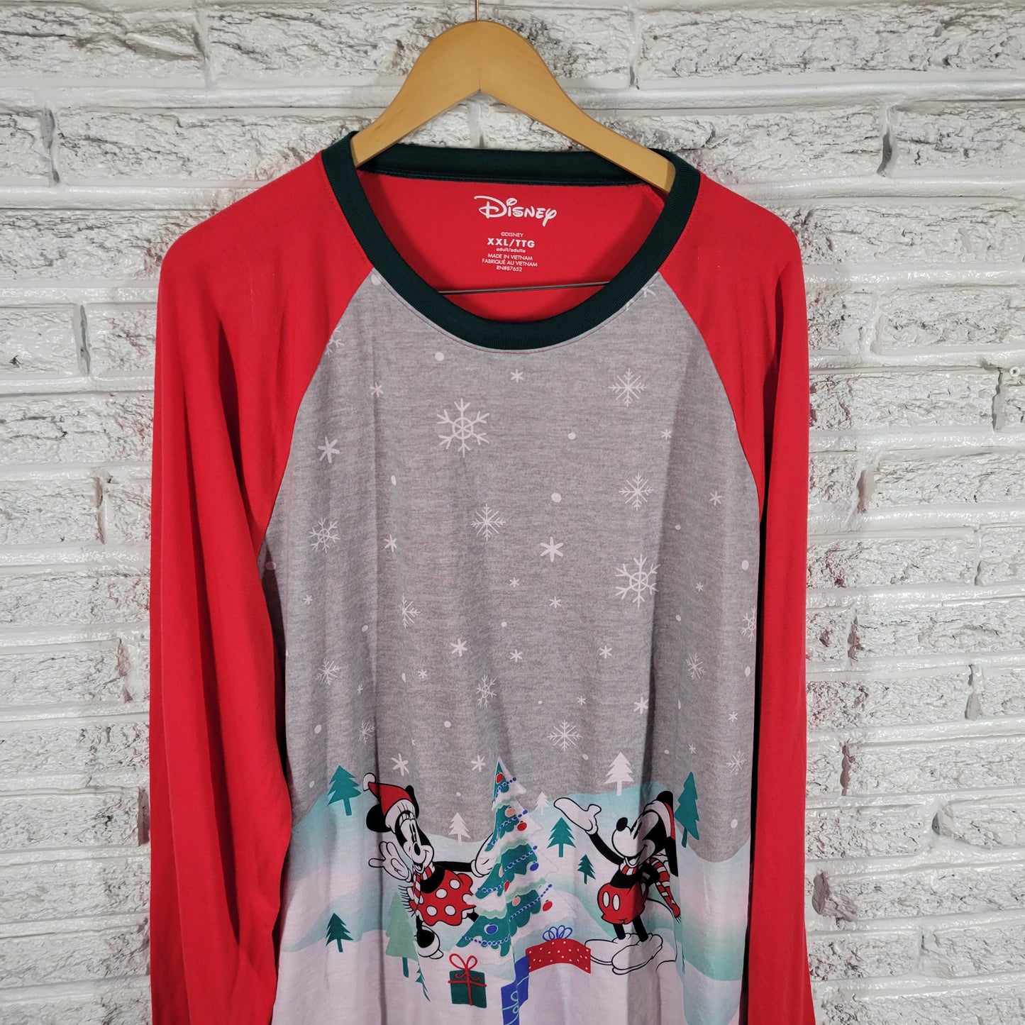 Disney Christmas Pajama Top Adult XXL Mickey Minnie Mouse Red Gray NOV44XE