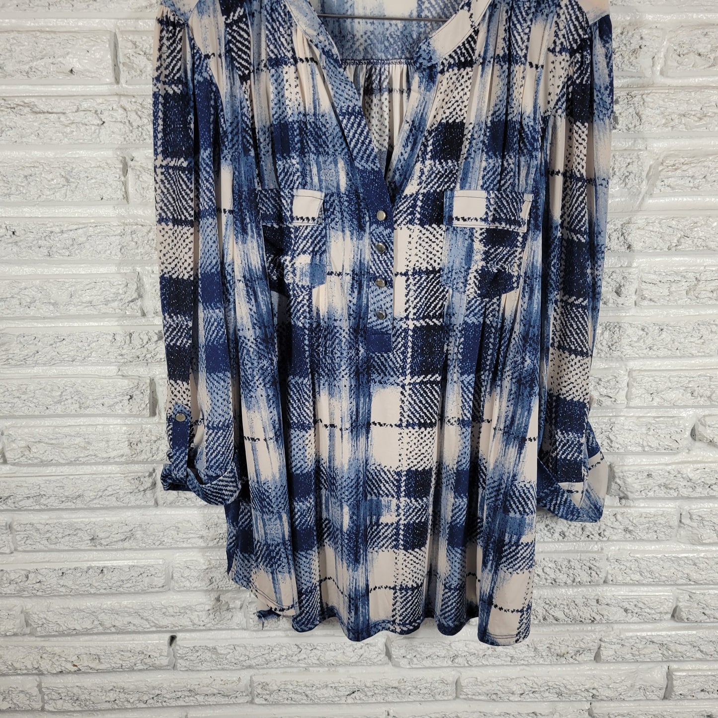 Cocomo Top Womens 2X Blue White Plaid V-Neck Button Up Roll Tab Sleeve PLA14E