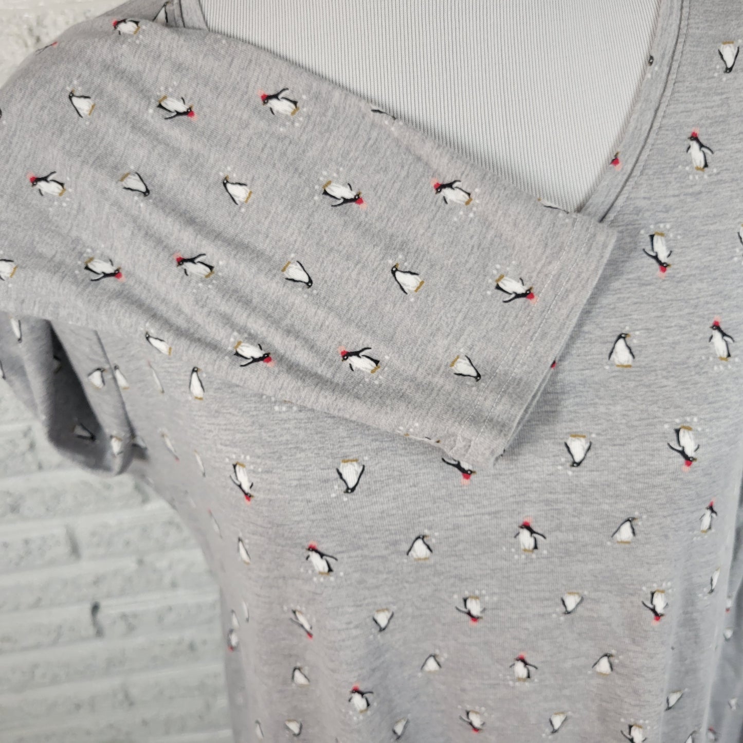 Croft & Barrow Womens Tee 2XL Plus Gray Penguins Print Long Sleeve V-Neck GRA89E
