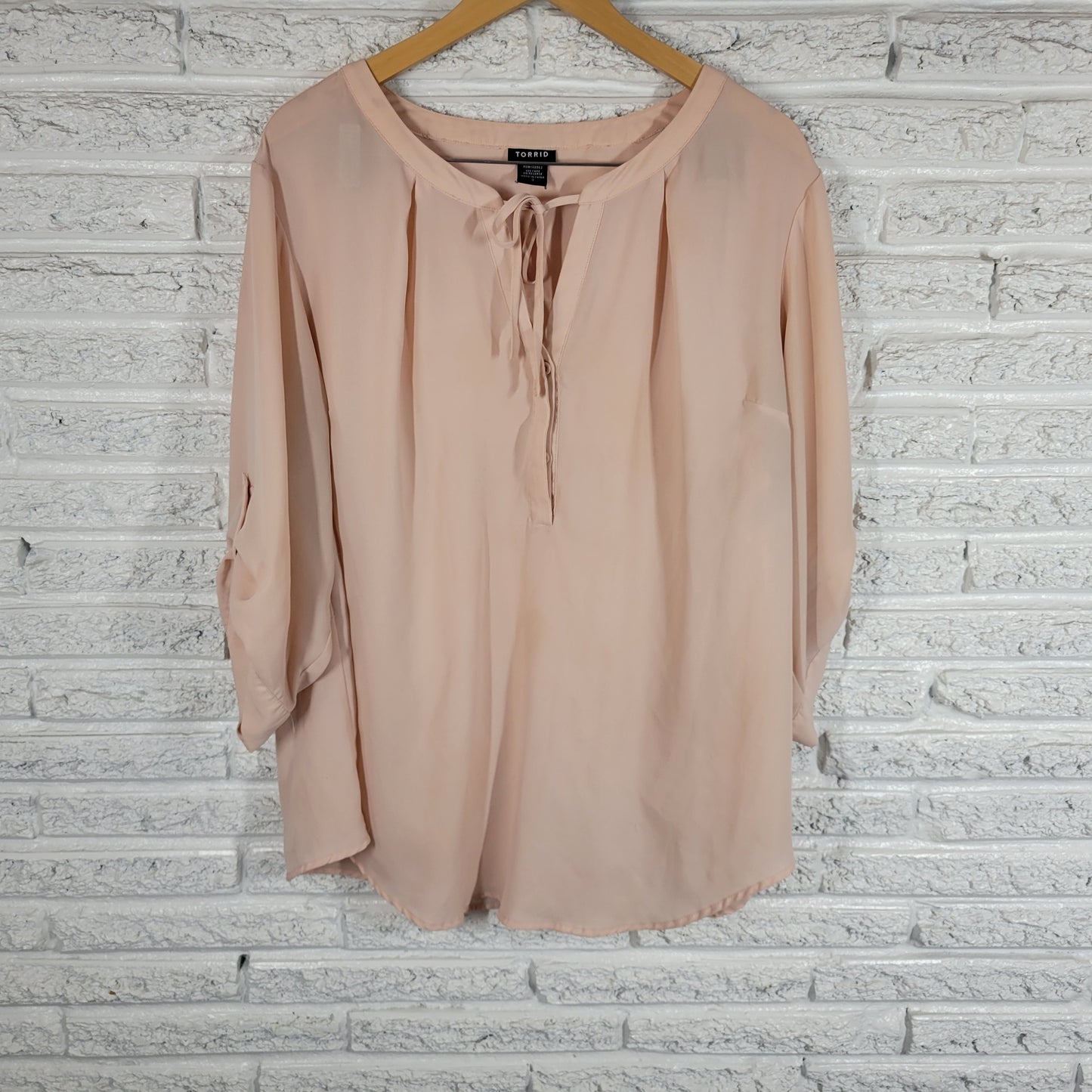 Torrid 3X Pale Pink Sheer Button Up Top 3/4 Roll Tab Sleeve Keyhole PIN10E