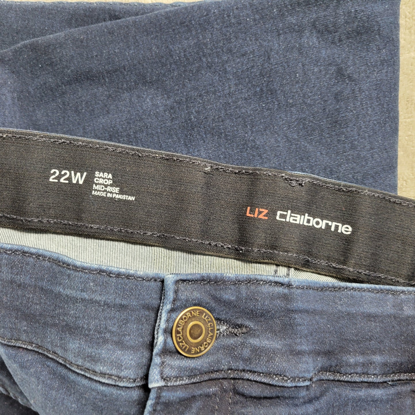 Liz Claiborne Womens Jeans 22W Dark Blue Capri Denim Sara Crop CAP18E