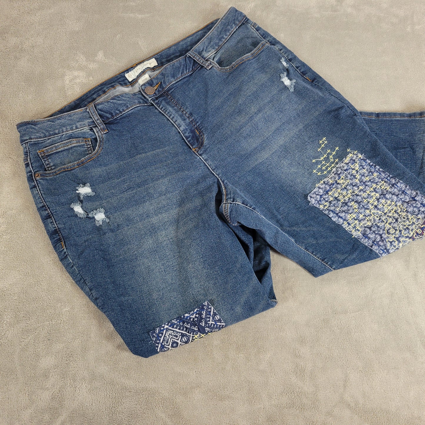 Cato 1946 Patchwork Capri Jeans 20W Plus Distressed Embroidered Dark Wash CAP22E