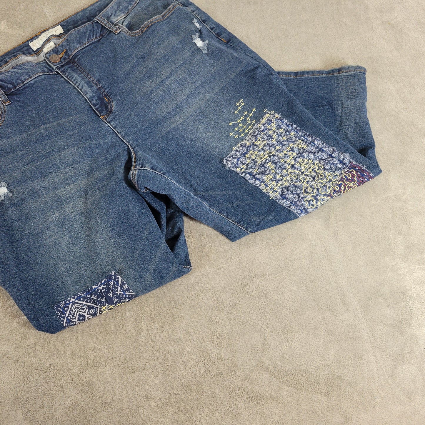 Cato 1946 Patchwork Capri Jeans 20W Plus Distressed Embroidered Dark Wash CAP22E