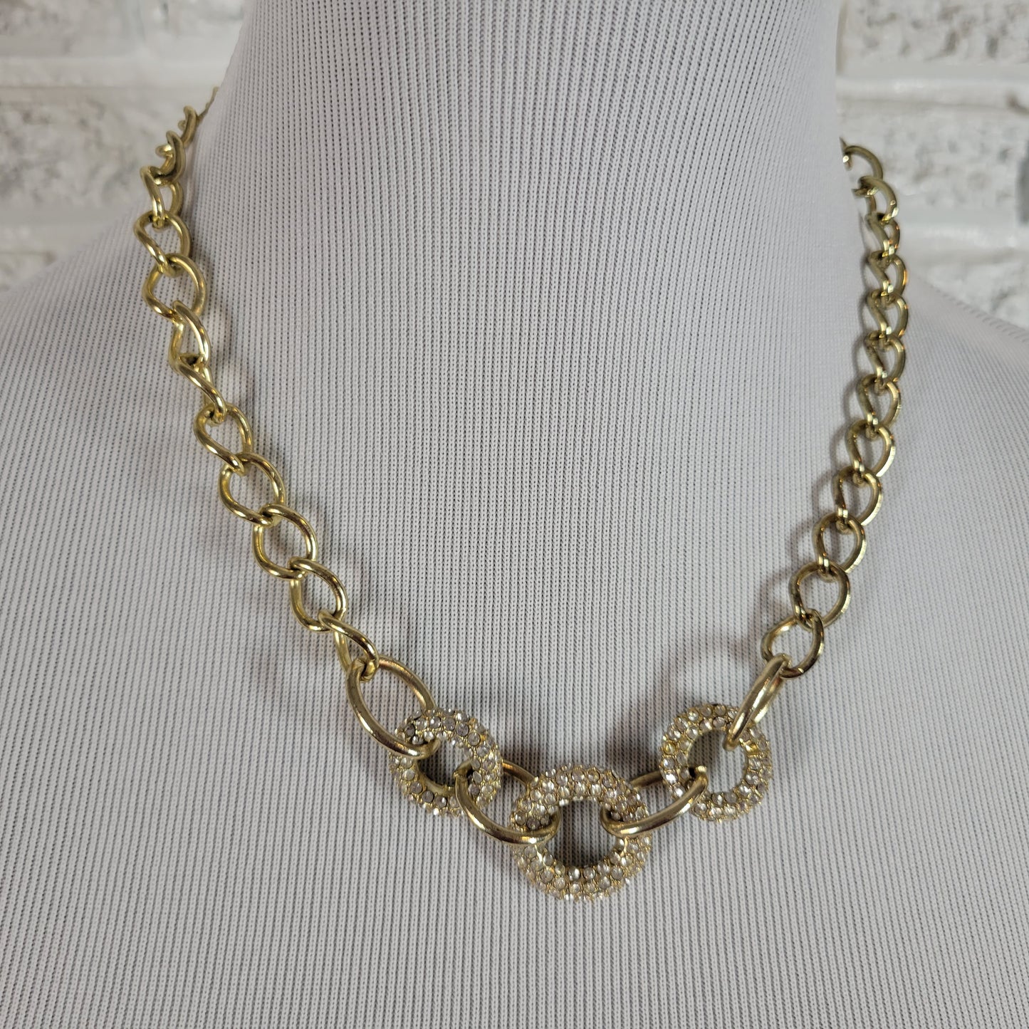 Gold Tone Rhinestone Interlocking Ring Chunky Chain Collar Necklace 16-19" N32E