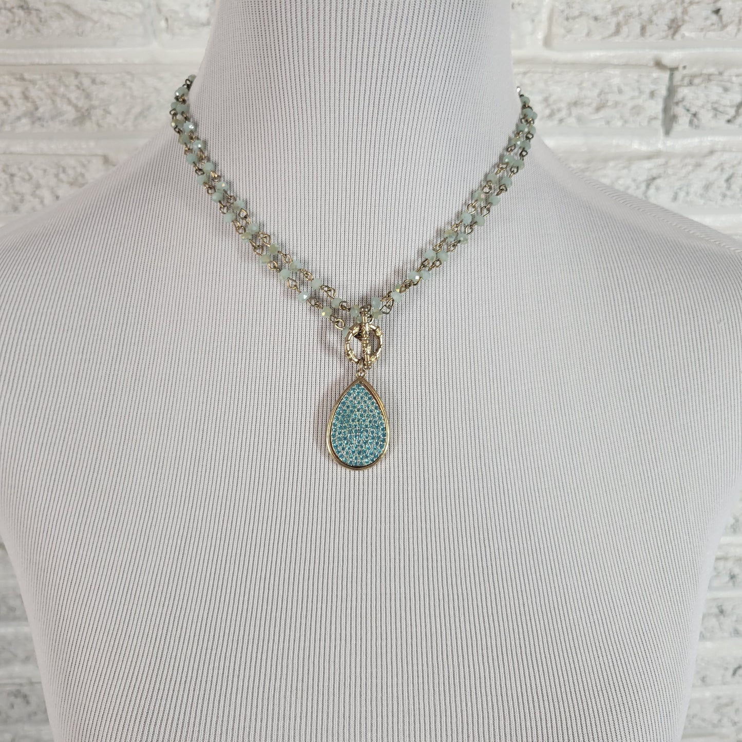 Vintage Gold Tone Beaded Teardrop Pendant Necklace Blue Crystal Toggle N3E