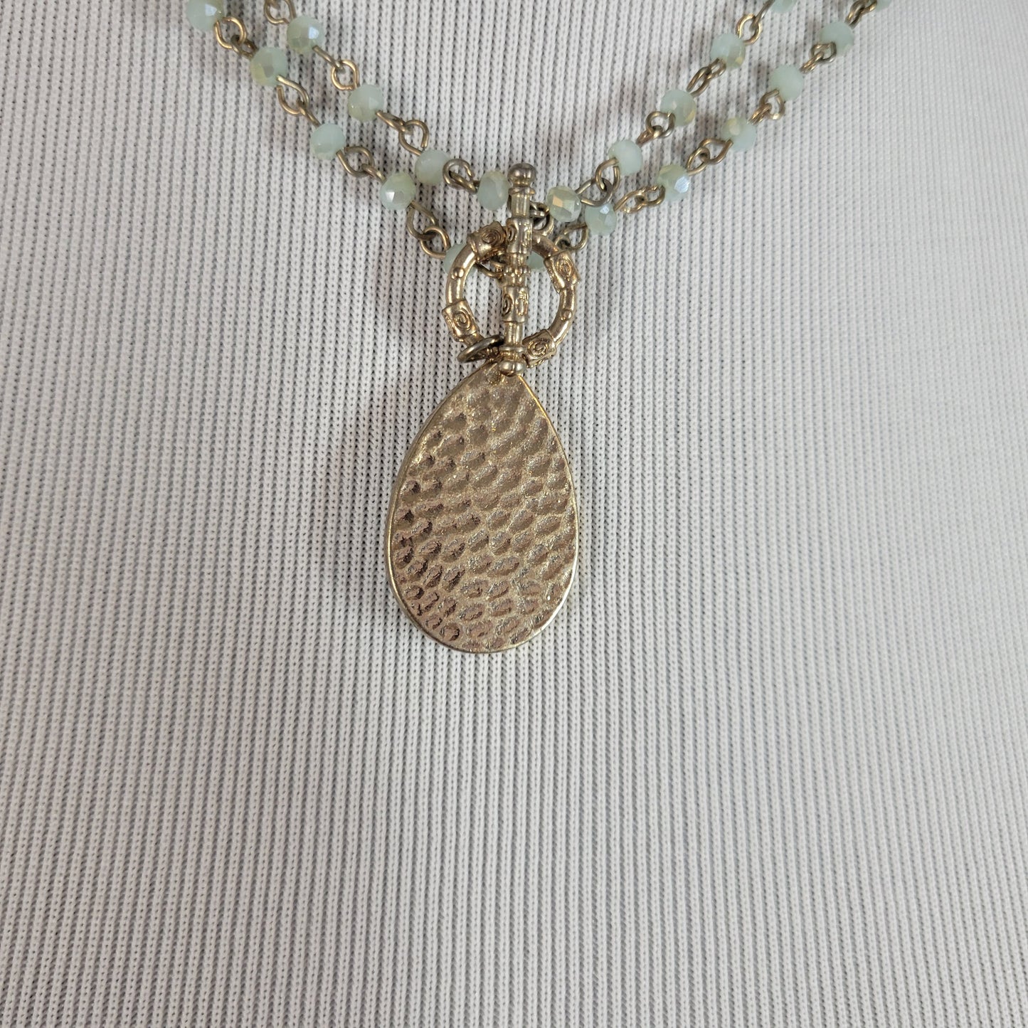 Vintage Gold Tone Beaded Teardrop Pendant Necklace Blue Crystal Toggle N3E