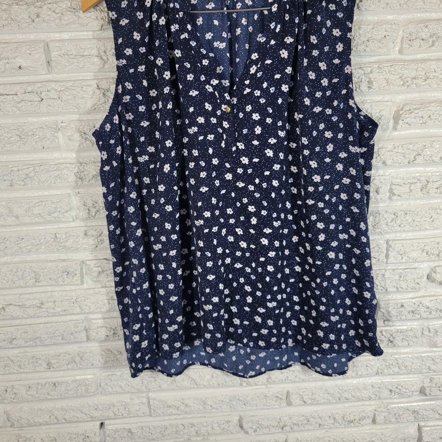 Ellos Plus Size 20 Blouse Blue White Floral Sleeveless V Neck Top Button FLO102E