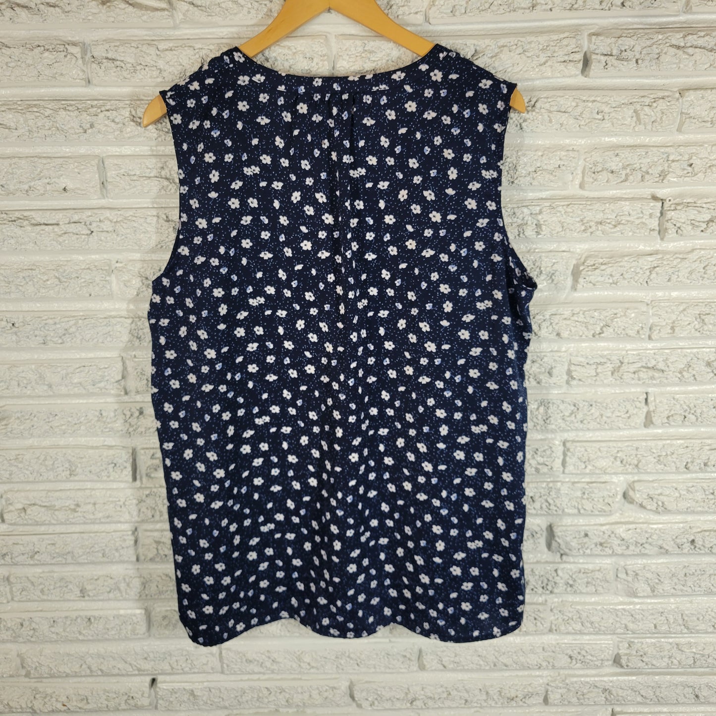 Ellos Plus Size 20 Blouse Blue White Floral Sleeveless V Neck Top Button FLO102E