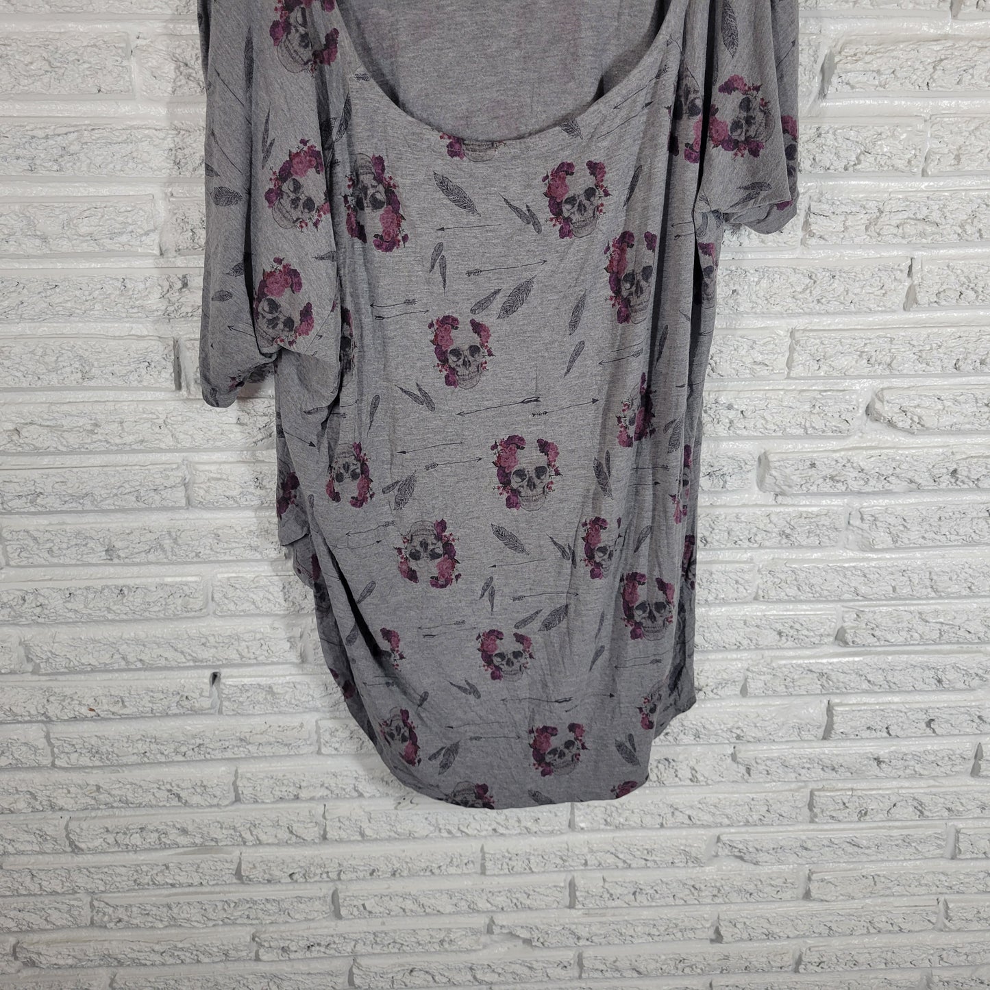 Torrid 5X Plus Size Halloween Skulls T Shirt Gray Super Soft Knit C16E