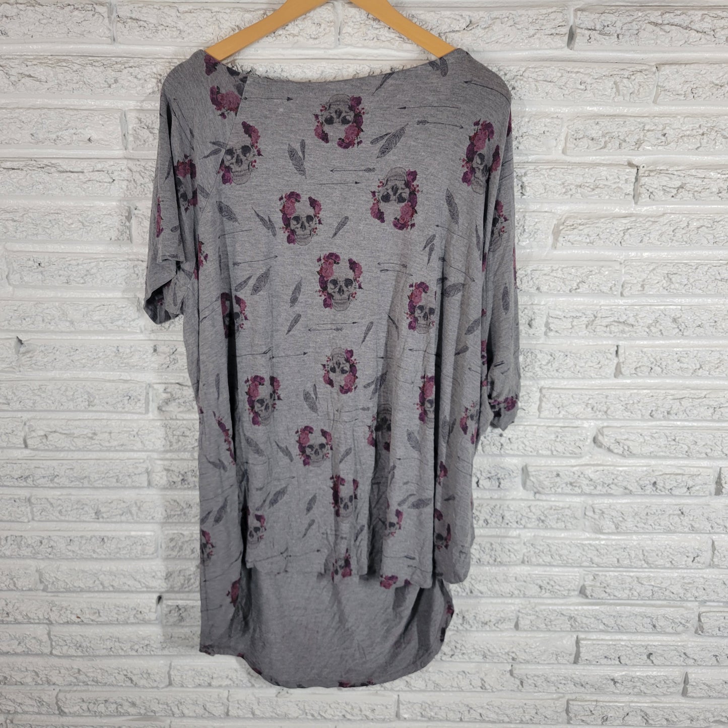 Torrid 5X Plus Size Halloween Skulls T Shirt Gray Super Soft Knit C16E
