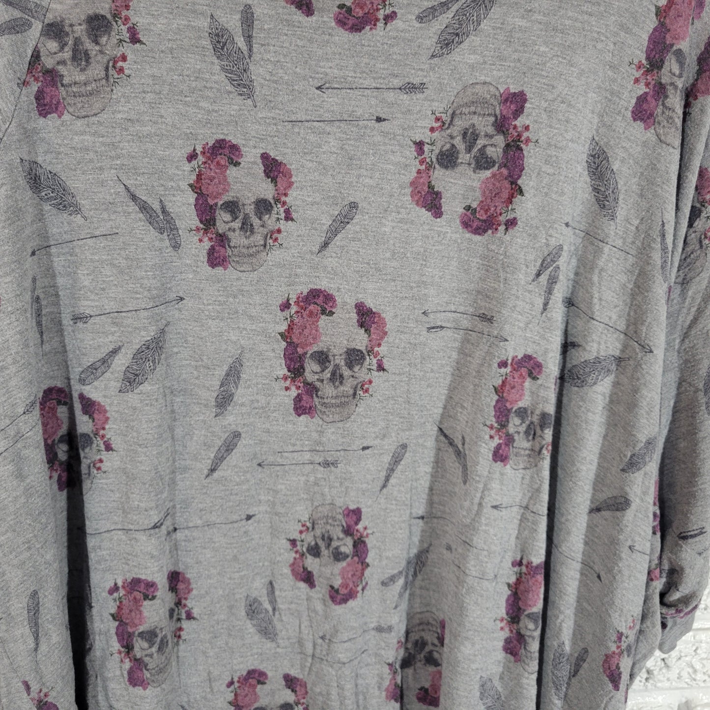 Torrid 5X Plus Size Halloween Skulls T Shirt Gray Super Soft Knit C16E