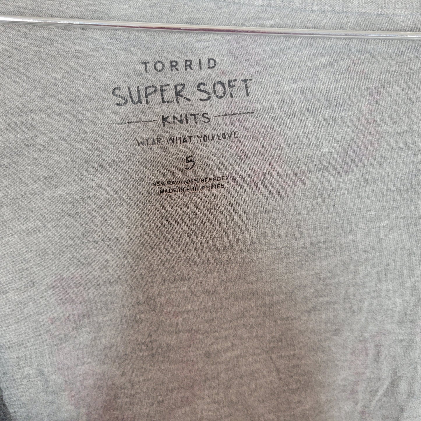 Torrid 5X Plus Size Halloween Skulls T Shirt Gray Super Soft Knit C16E