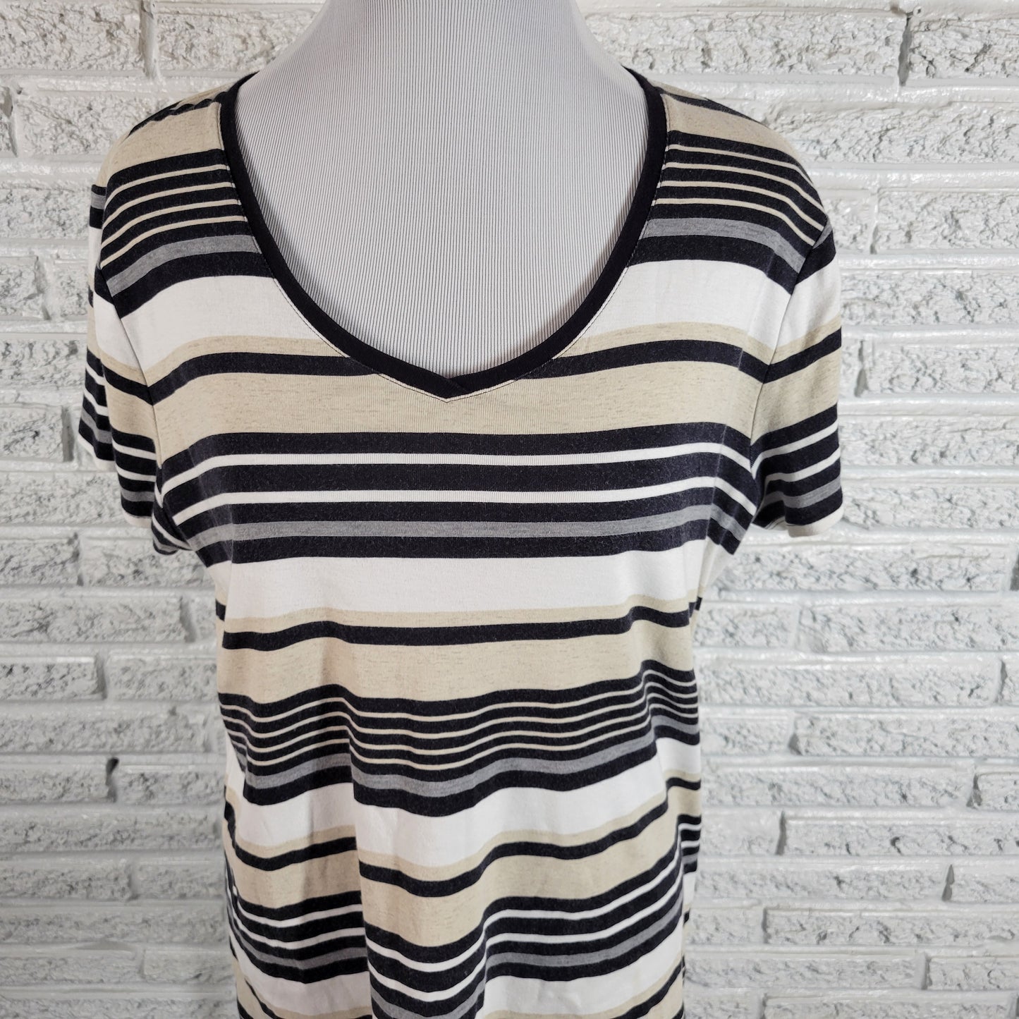 Croft & Barrow Striped Tee XL Black Gray V-Neck Cotton Short Sleeve Top STR165E