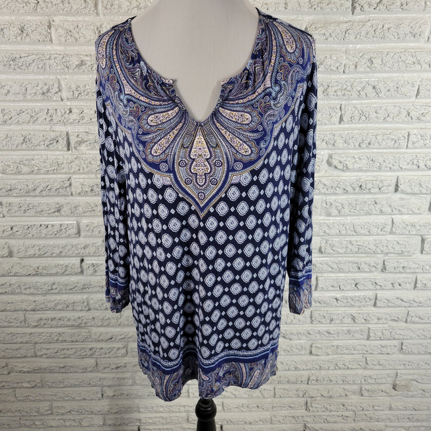 Chicos Geometric Top XL Blue 3/4 Sleeve V-Neck Rayon Spandex Pullover GEO22E